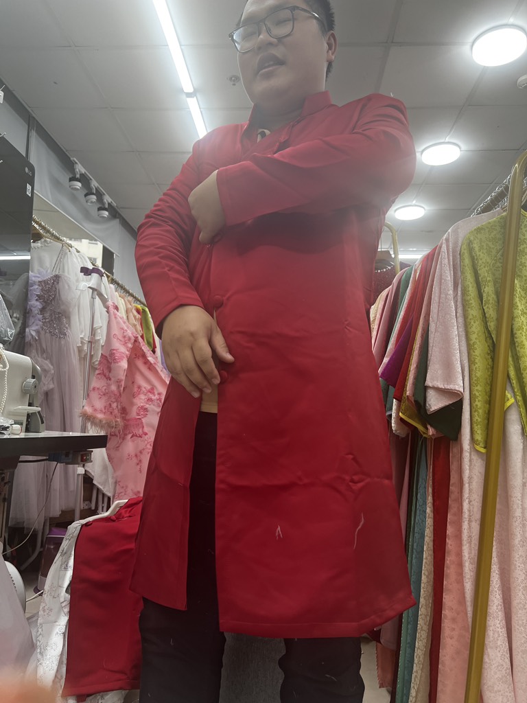 2482 Áo dài đỏ nam size L