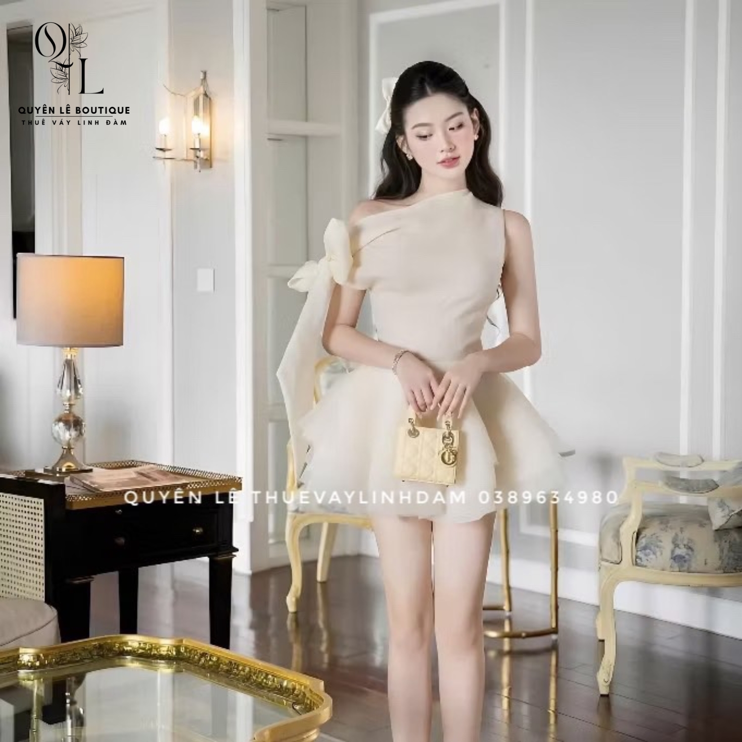 Tiệc ngắn kem trễ vai