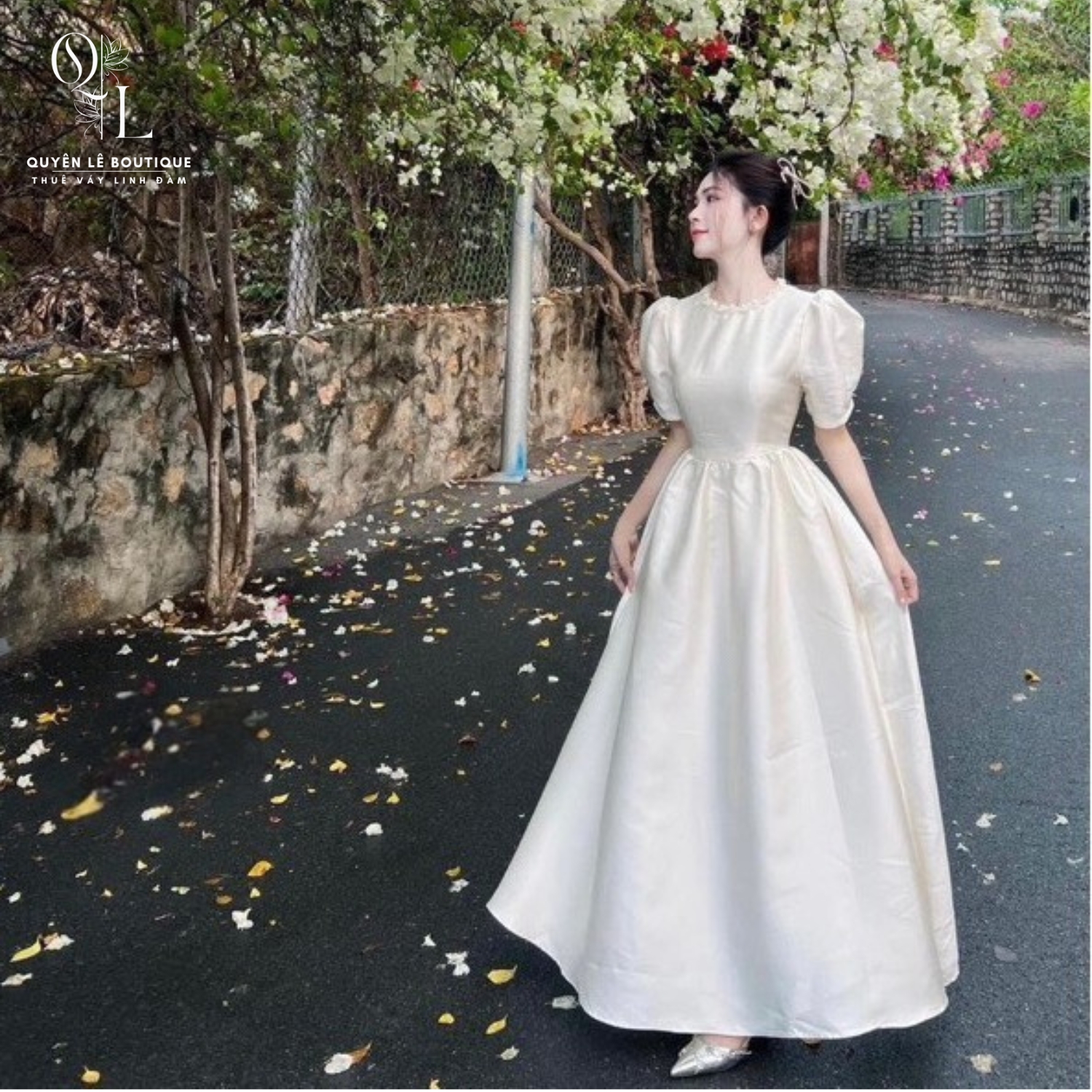 1811 Tiệc dài kem cổ tròn