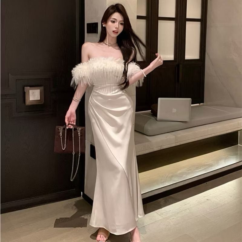 2113  cc Tiệc dài trắng cúp ngực