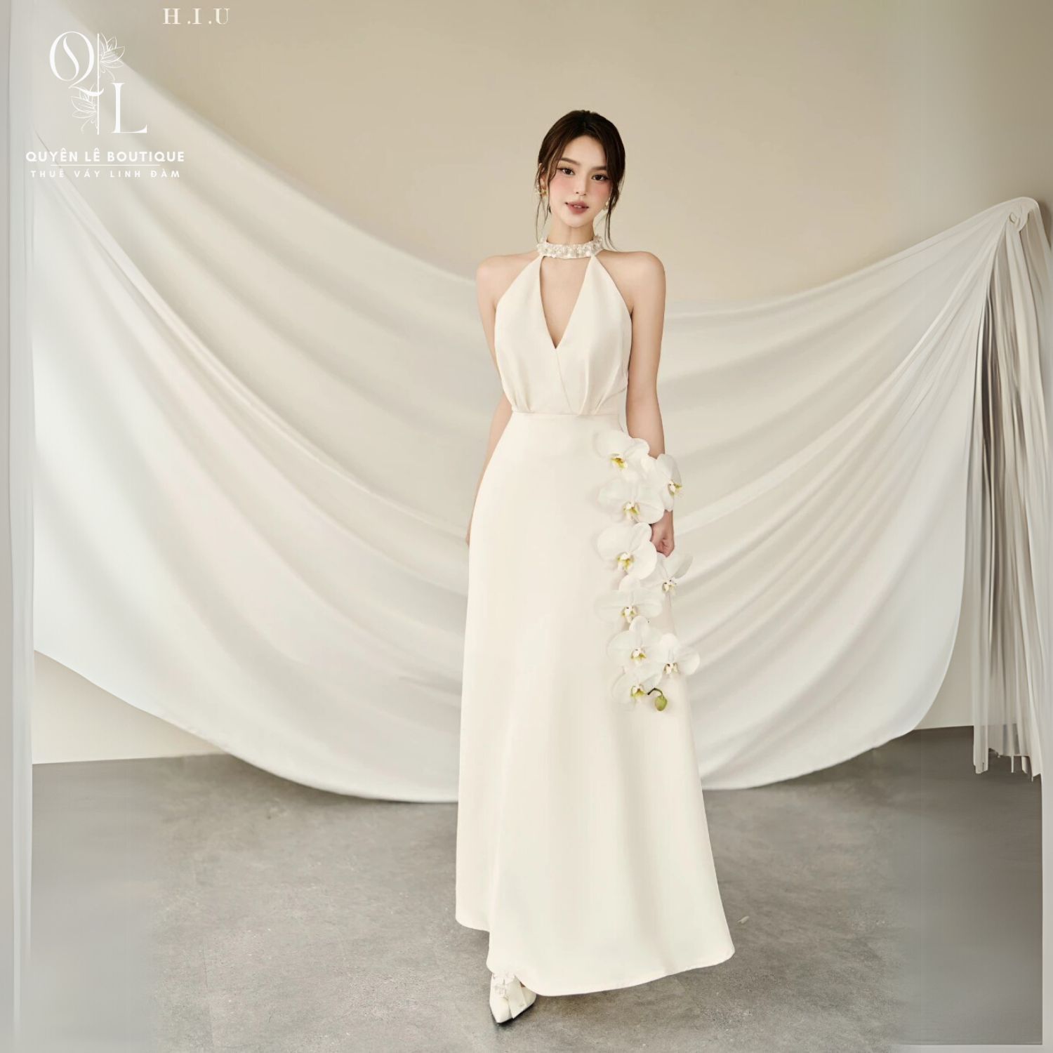 1534 cc Tiệc dài kem cổ V