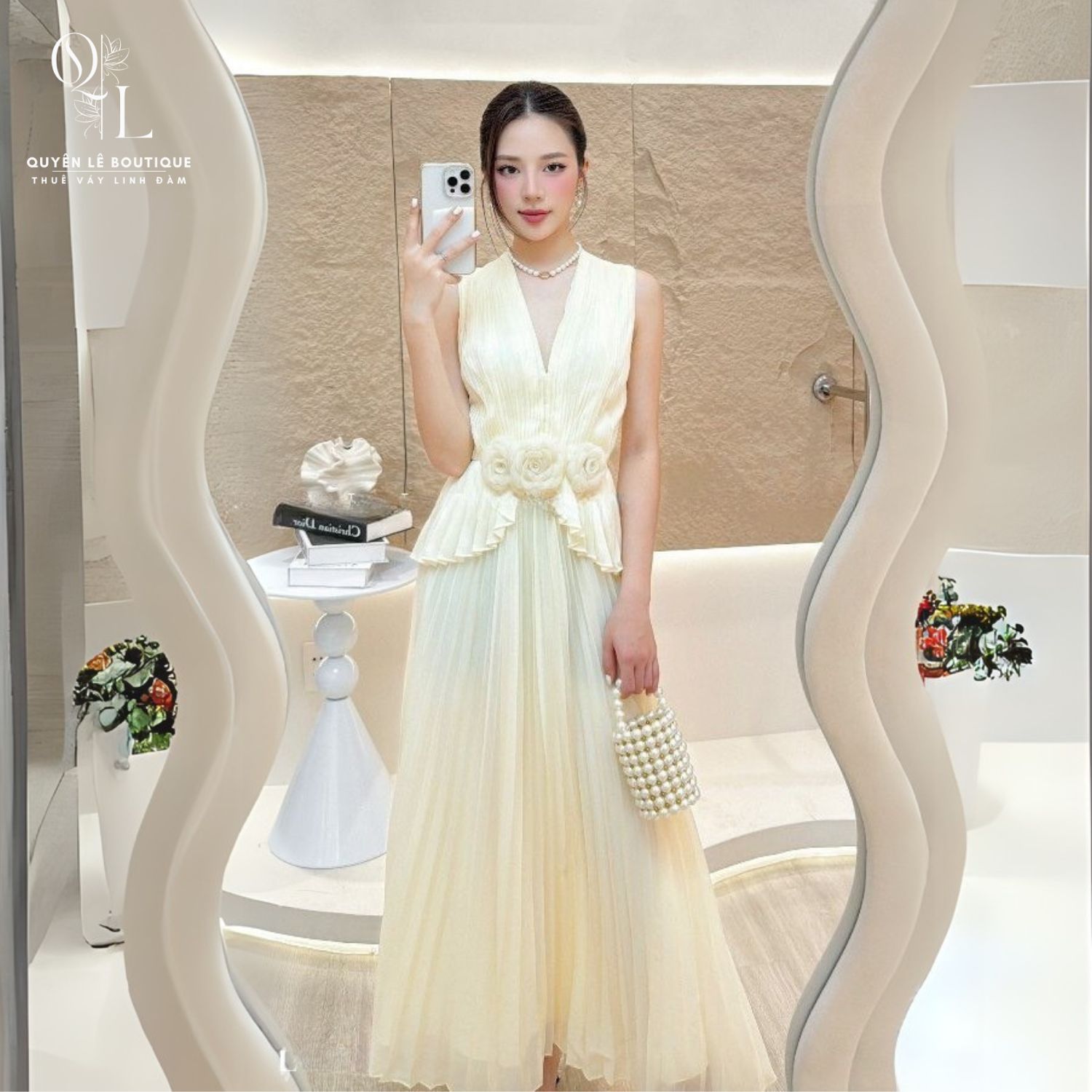 1687 Tiệc dài kem cổ V