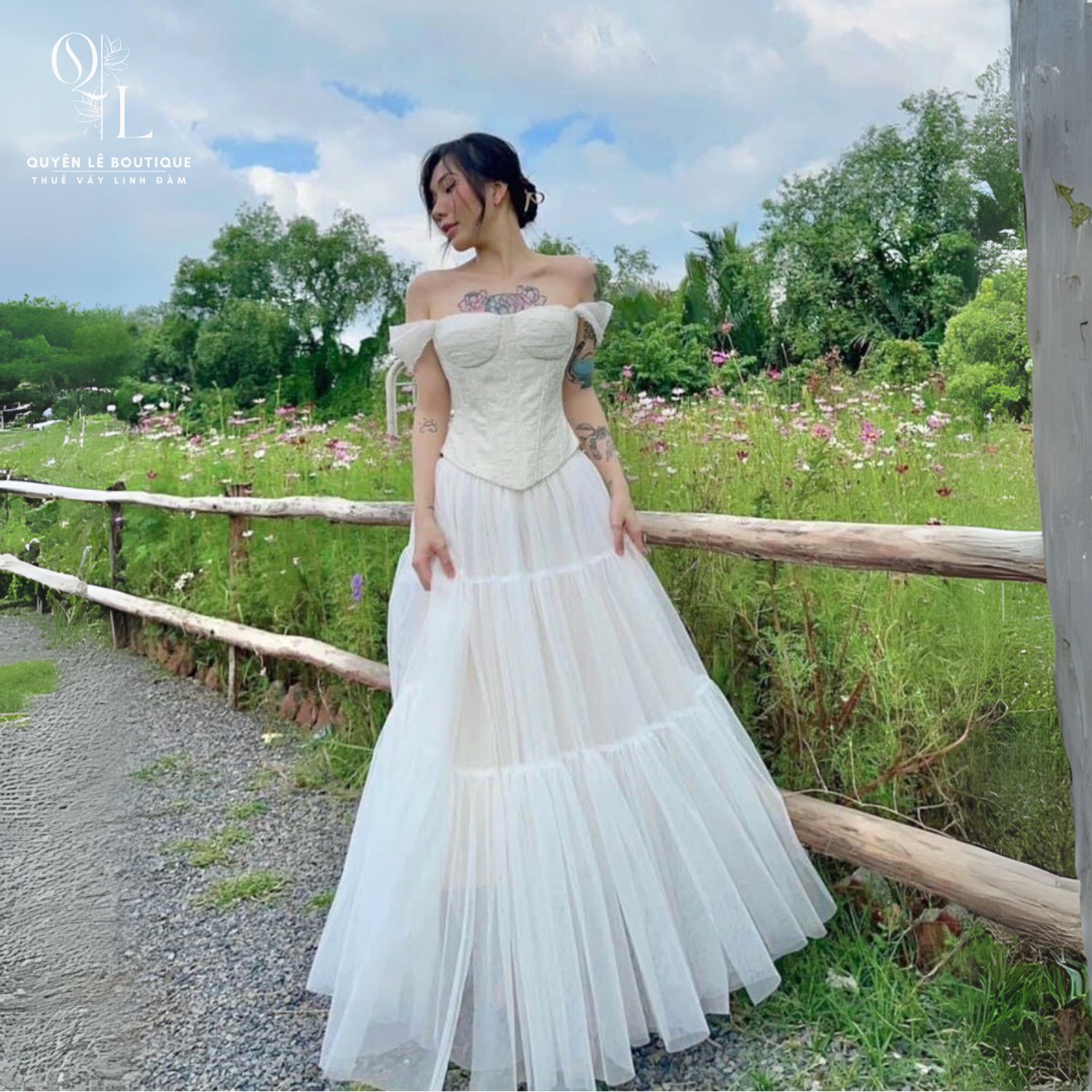 1563 Tiệc dài set trắng khoá eo