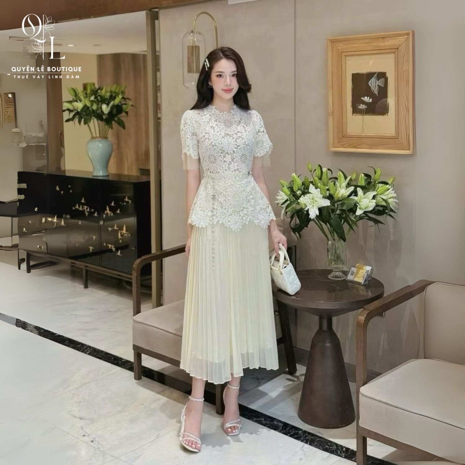 Set tiệc ngắn kem chân váy xếp ly Size S