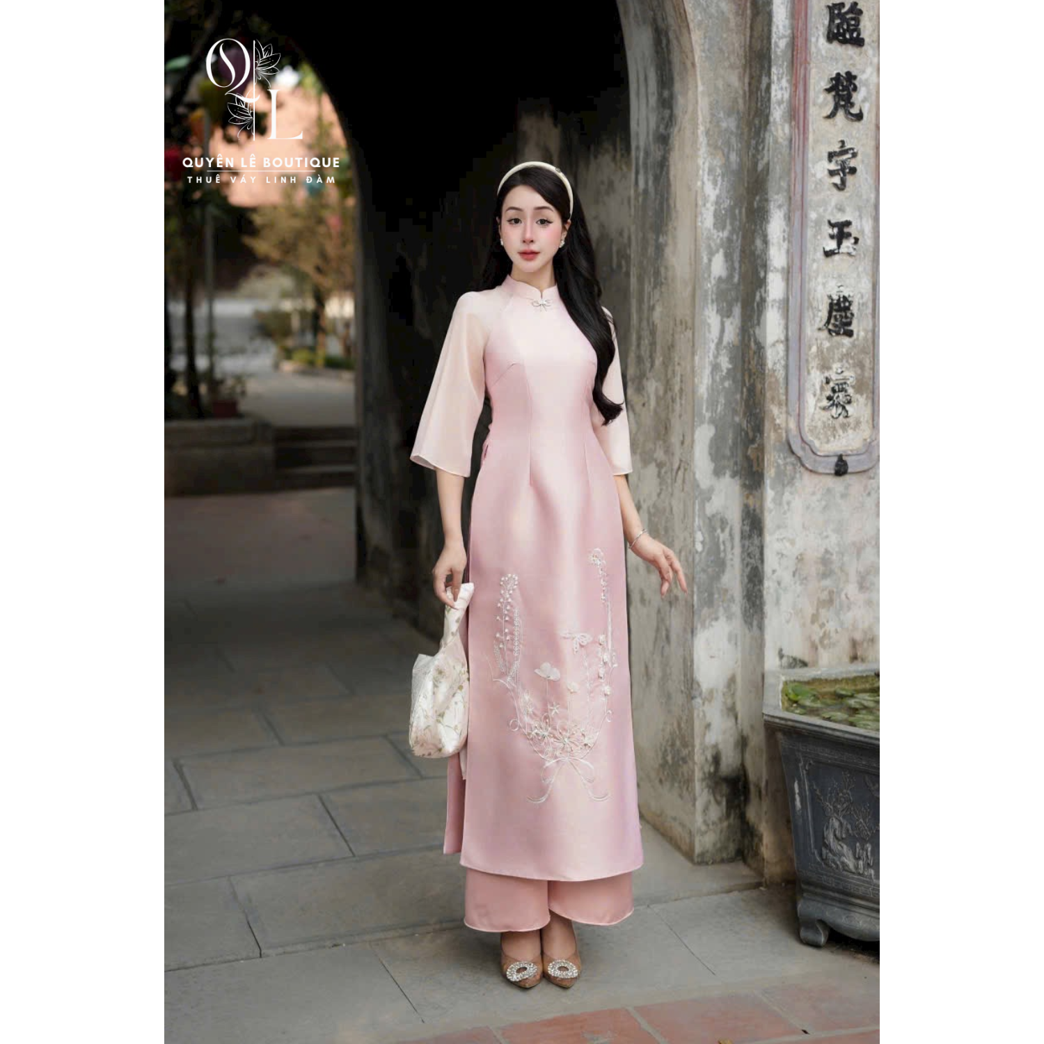 2710 Áo dài hồng gấm