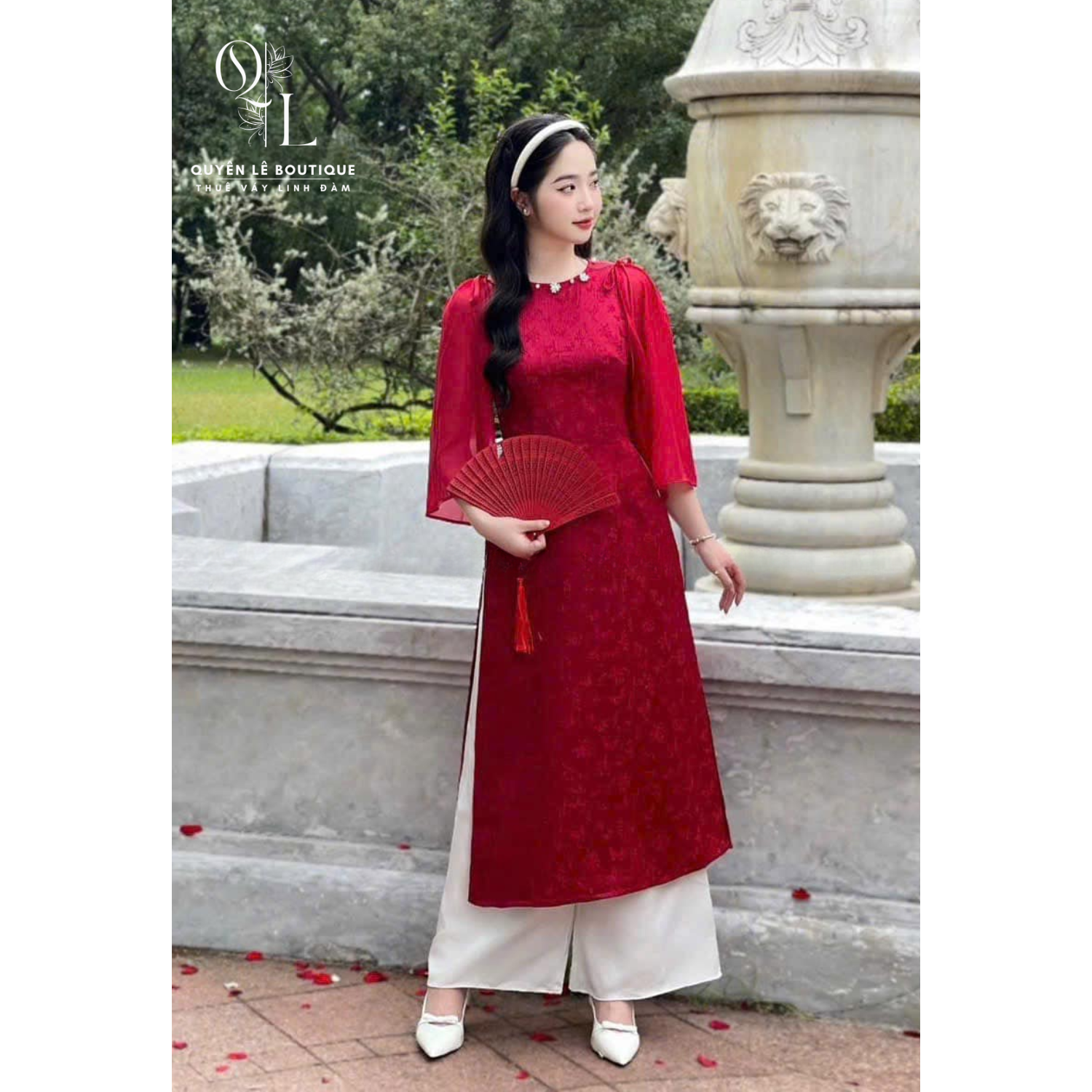 2642 Áo dài đỏ