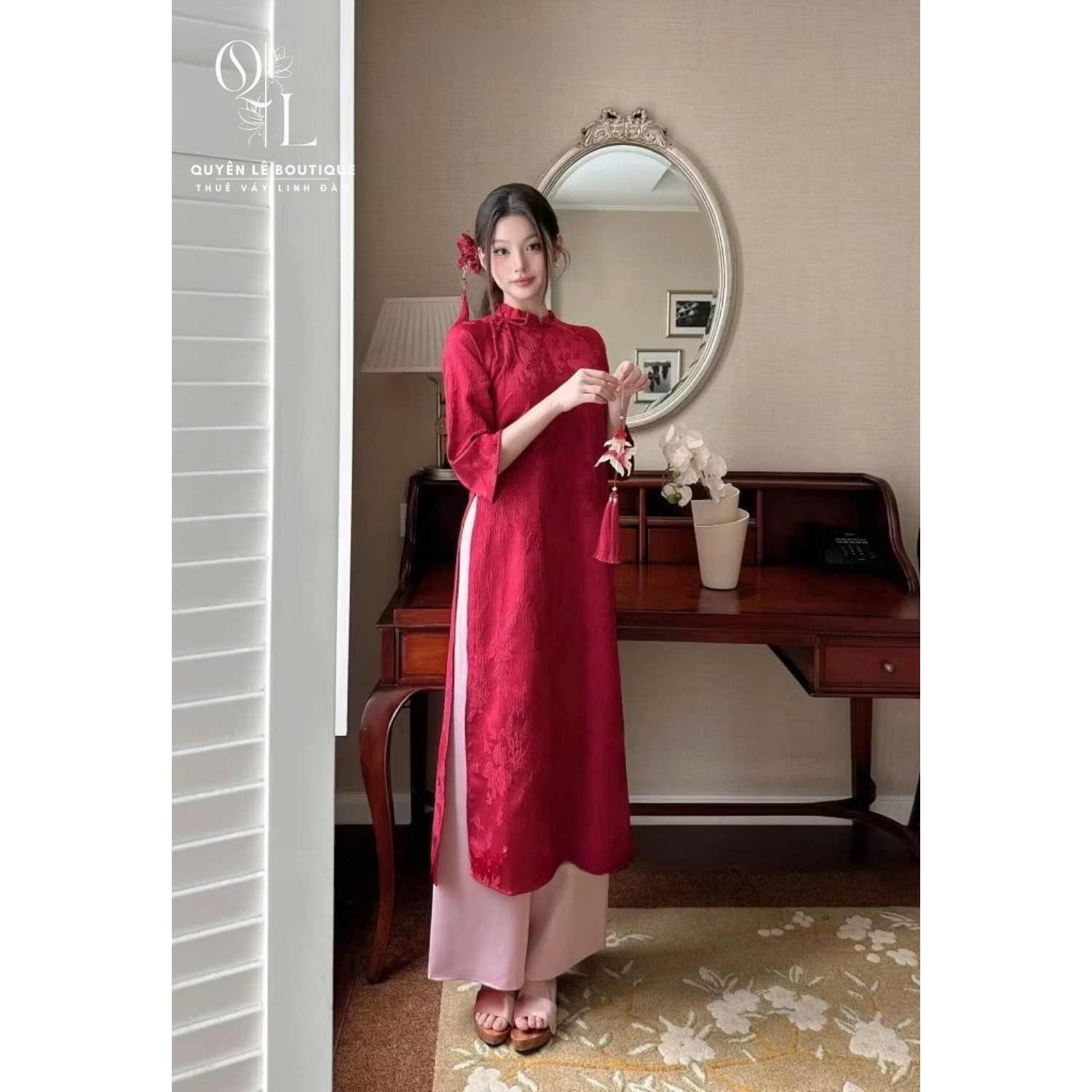 2602 Áo dài đỏ