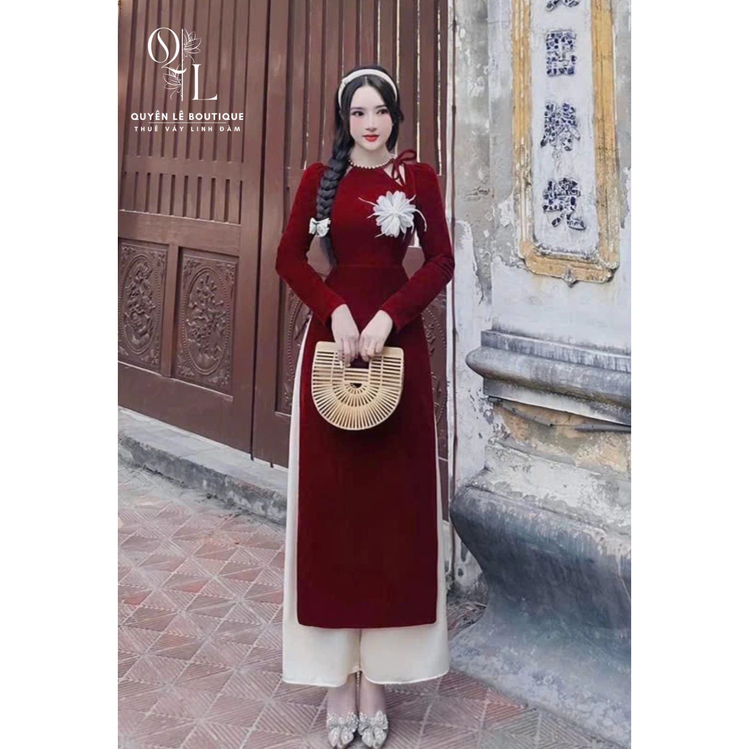 2462 Áo dài đỏ nhung