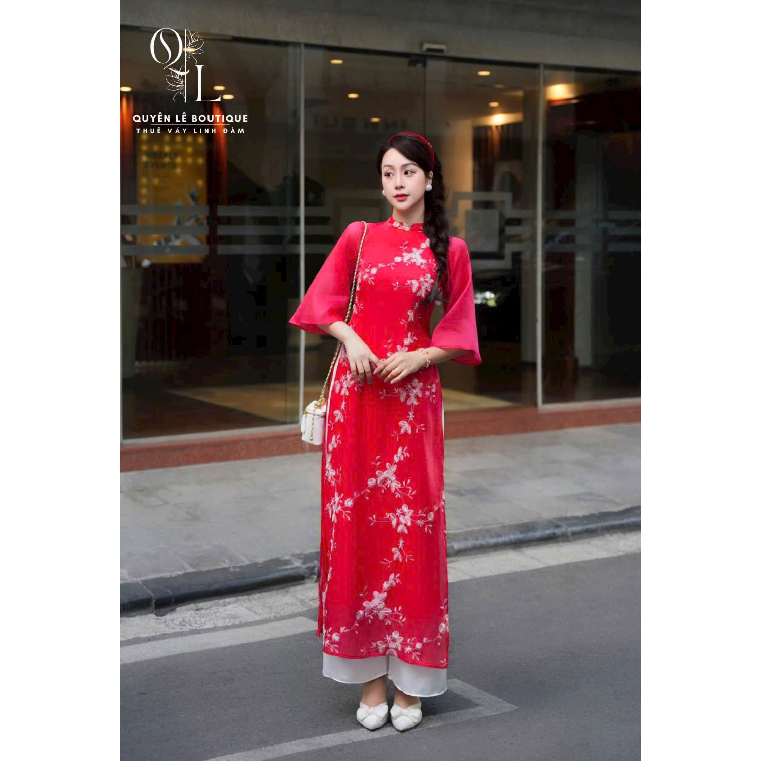 2725 Áo dài đỏ
