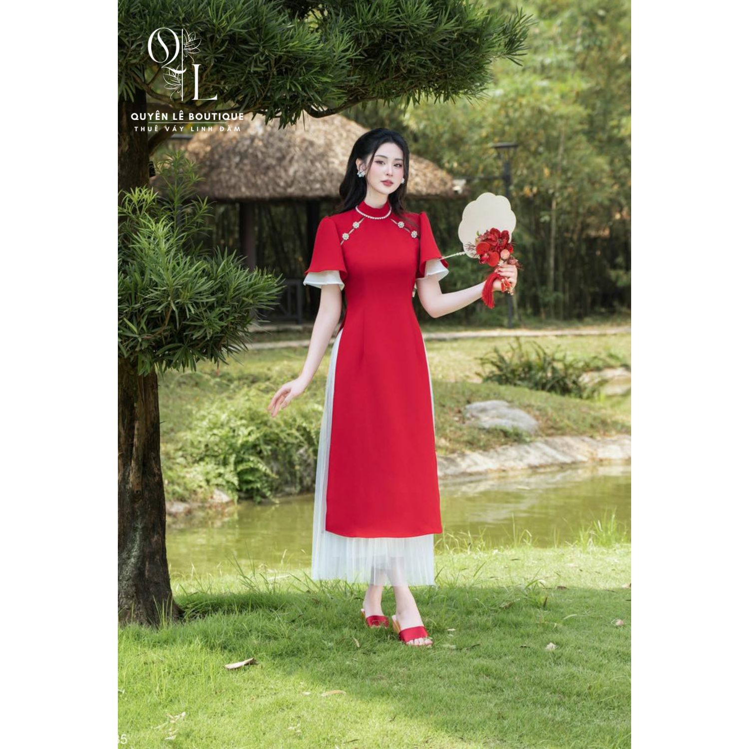 2450 Áo dài đỏ