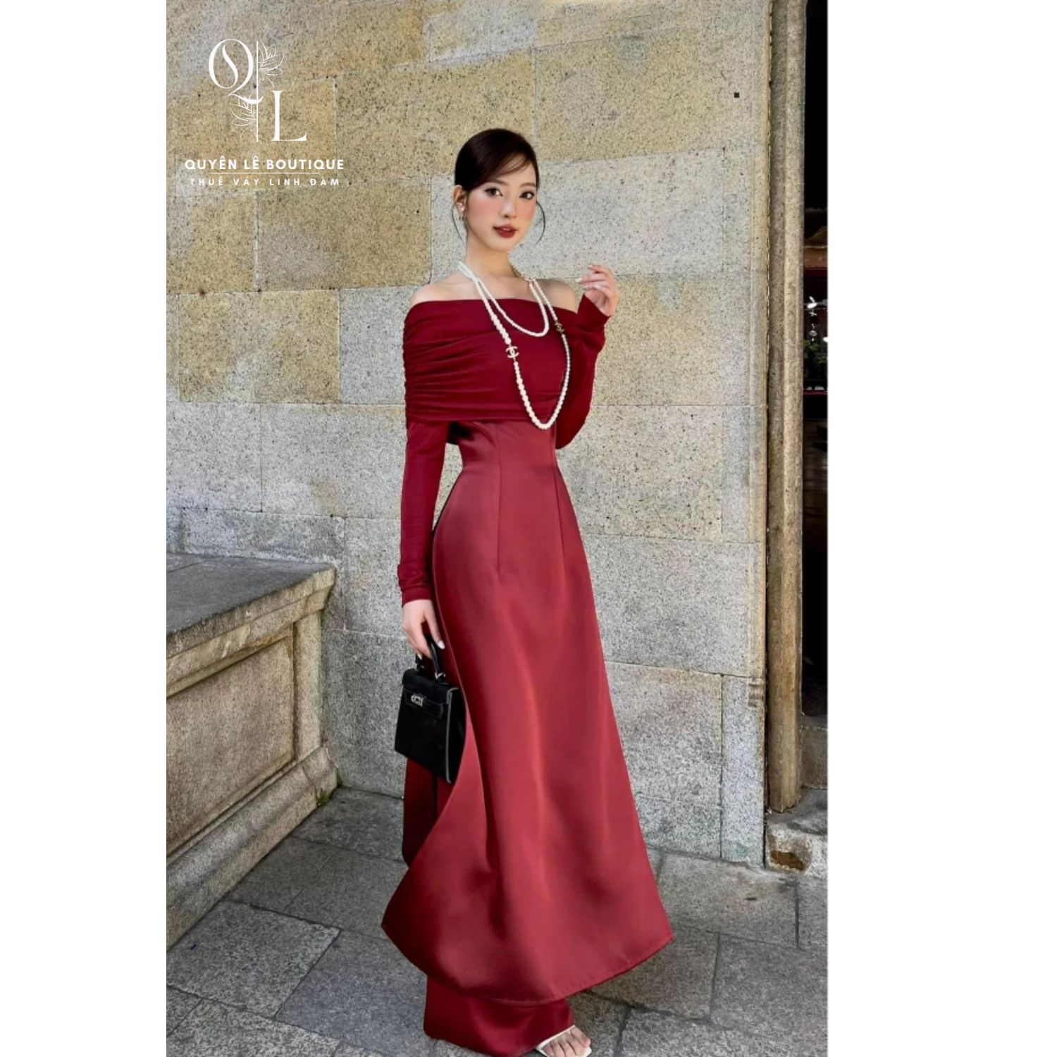 2409 Áo dài đỏ dài tay trễ vai