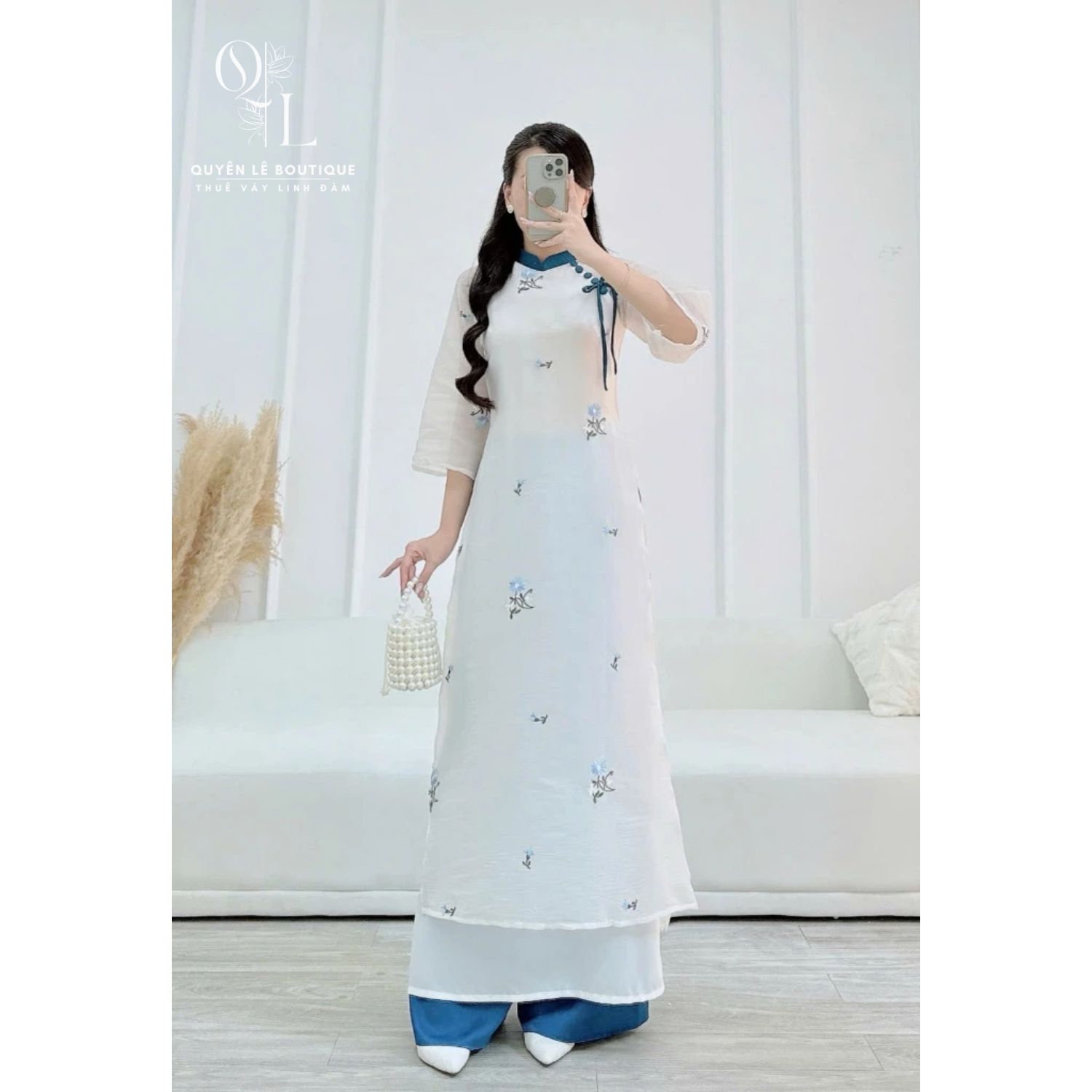 2209 Áo dài trắng hoa xanh