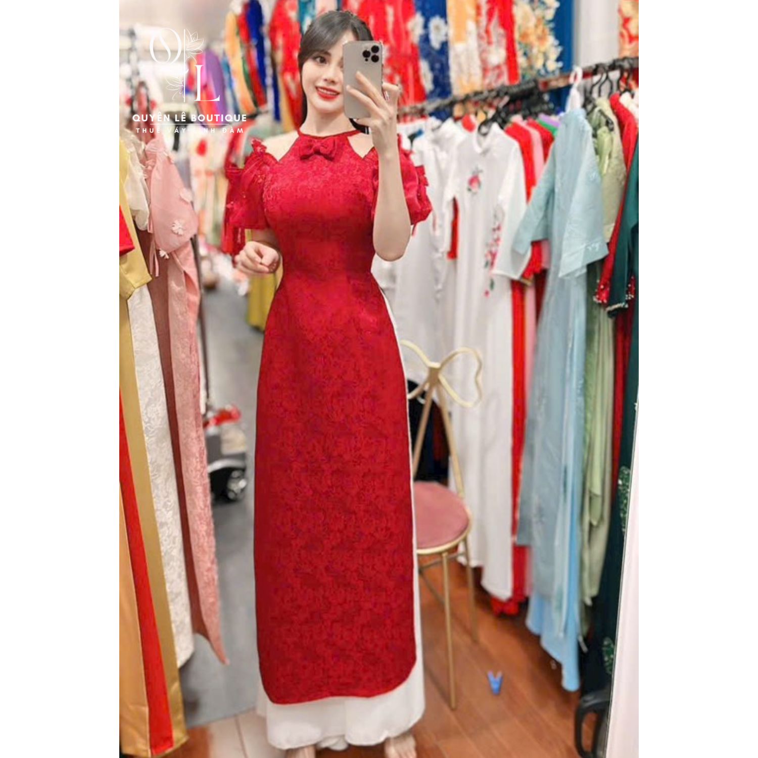 2195 Áo dài đỏ gấm yếm