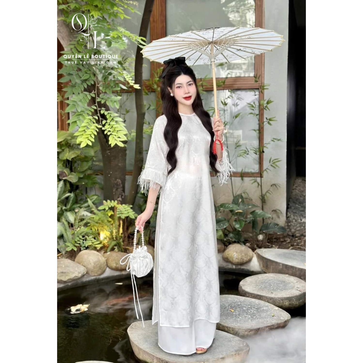 2186 Áo dài trắng tay lông