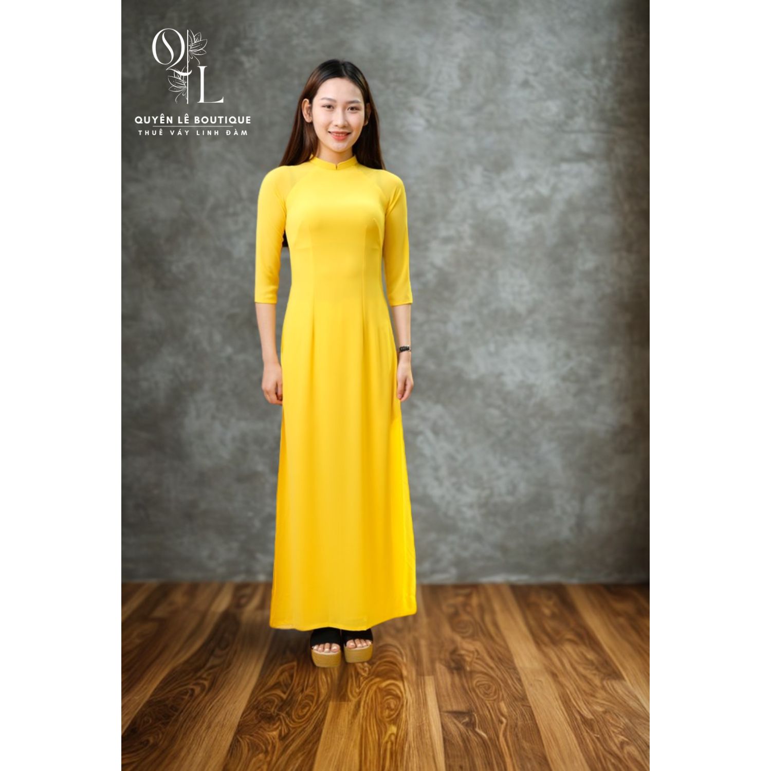 707 Áo dài vàng trơn size S