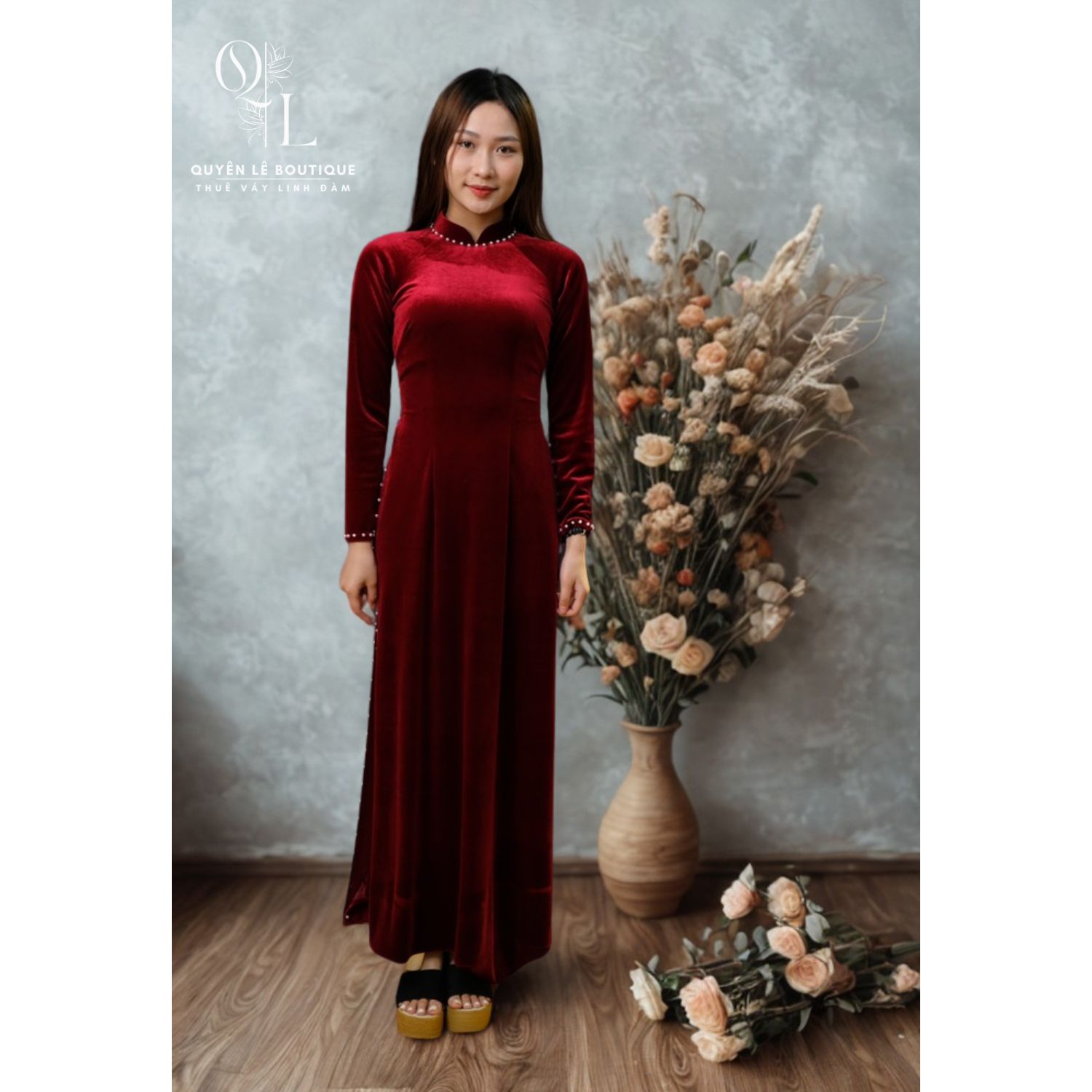 723 Áo dài đỏ nhung đính cườm