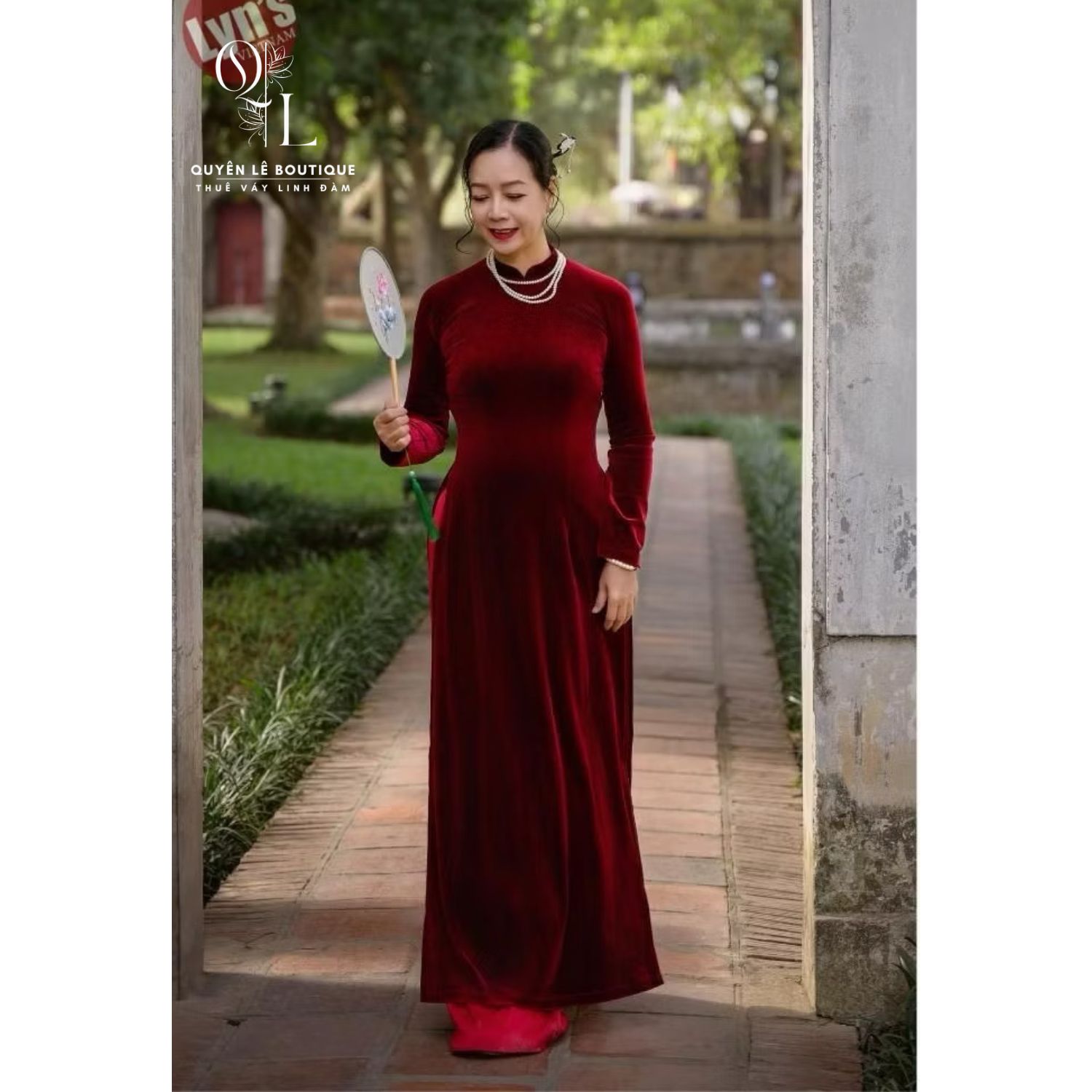 850 Áo dài đỏ thẫm nhung
