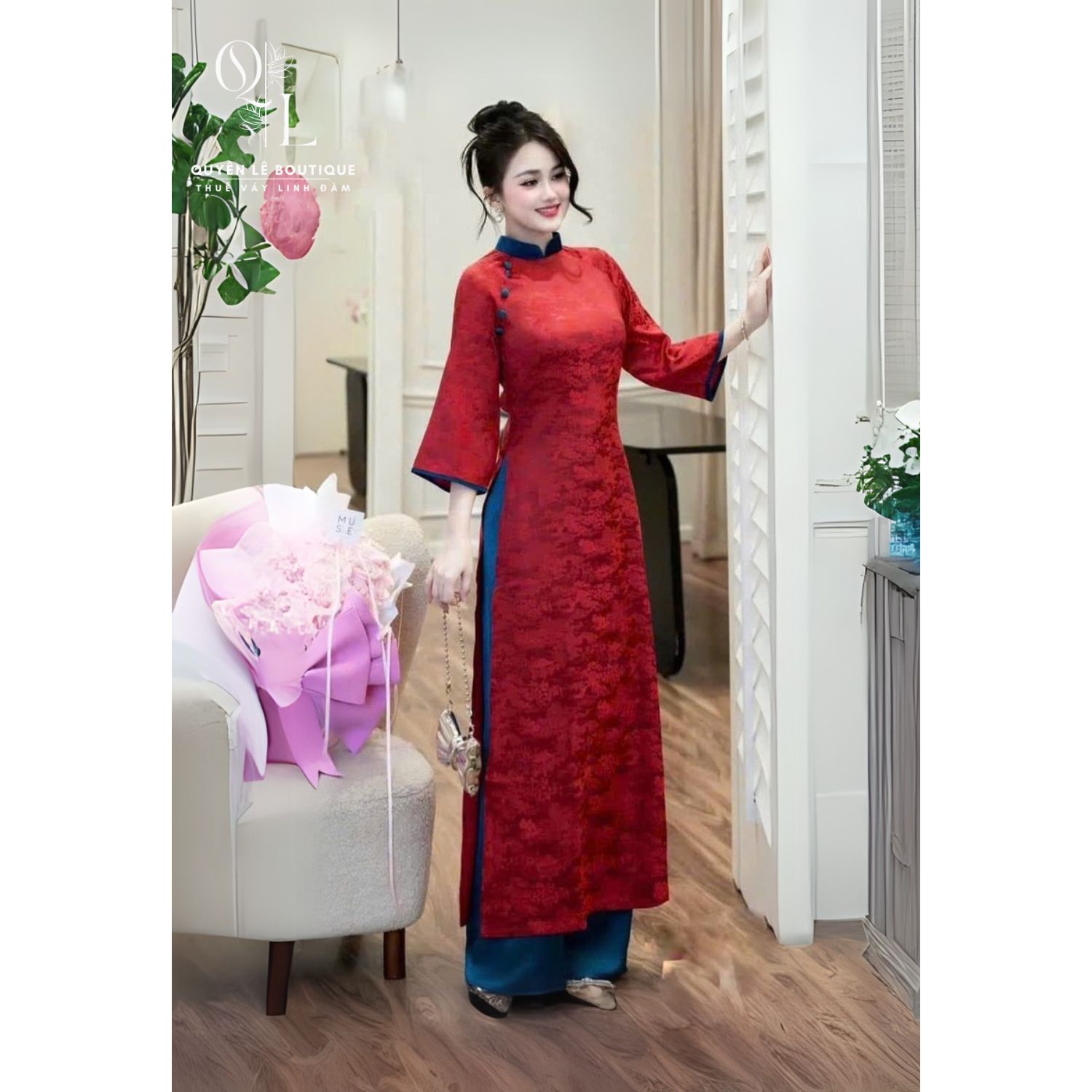 2456 Áo dài đỏ