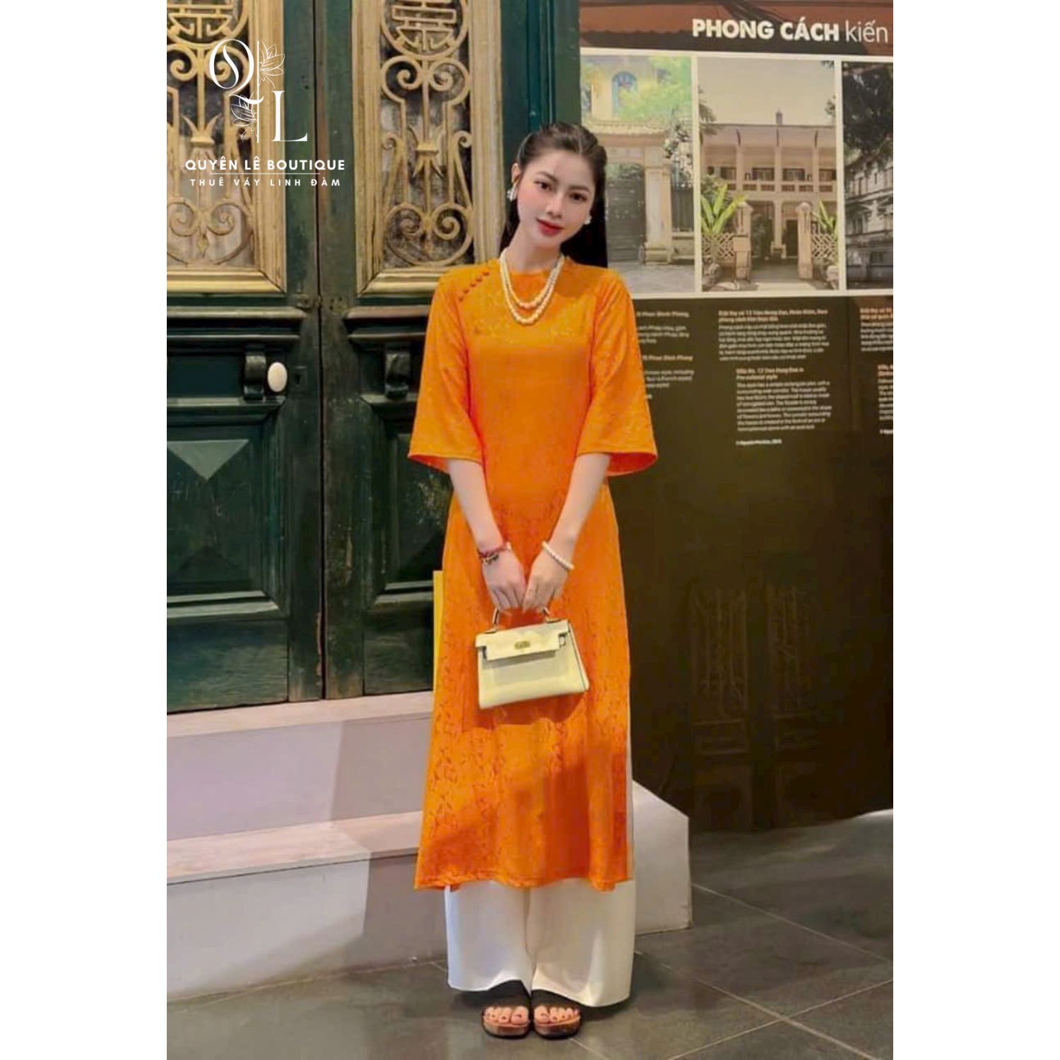 2495 Áo dài cam gấm