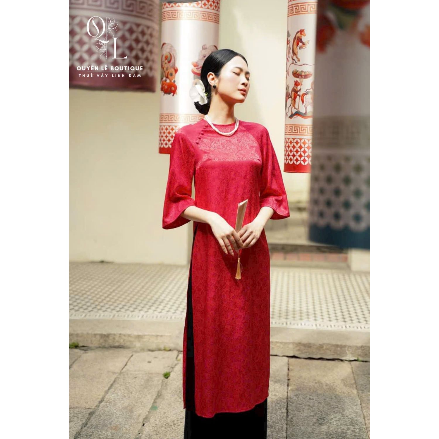 2527 Áo dài đỏ gấm