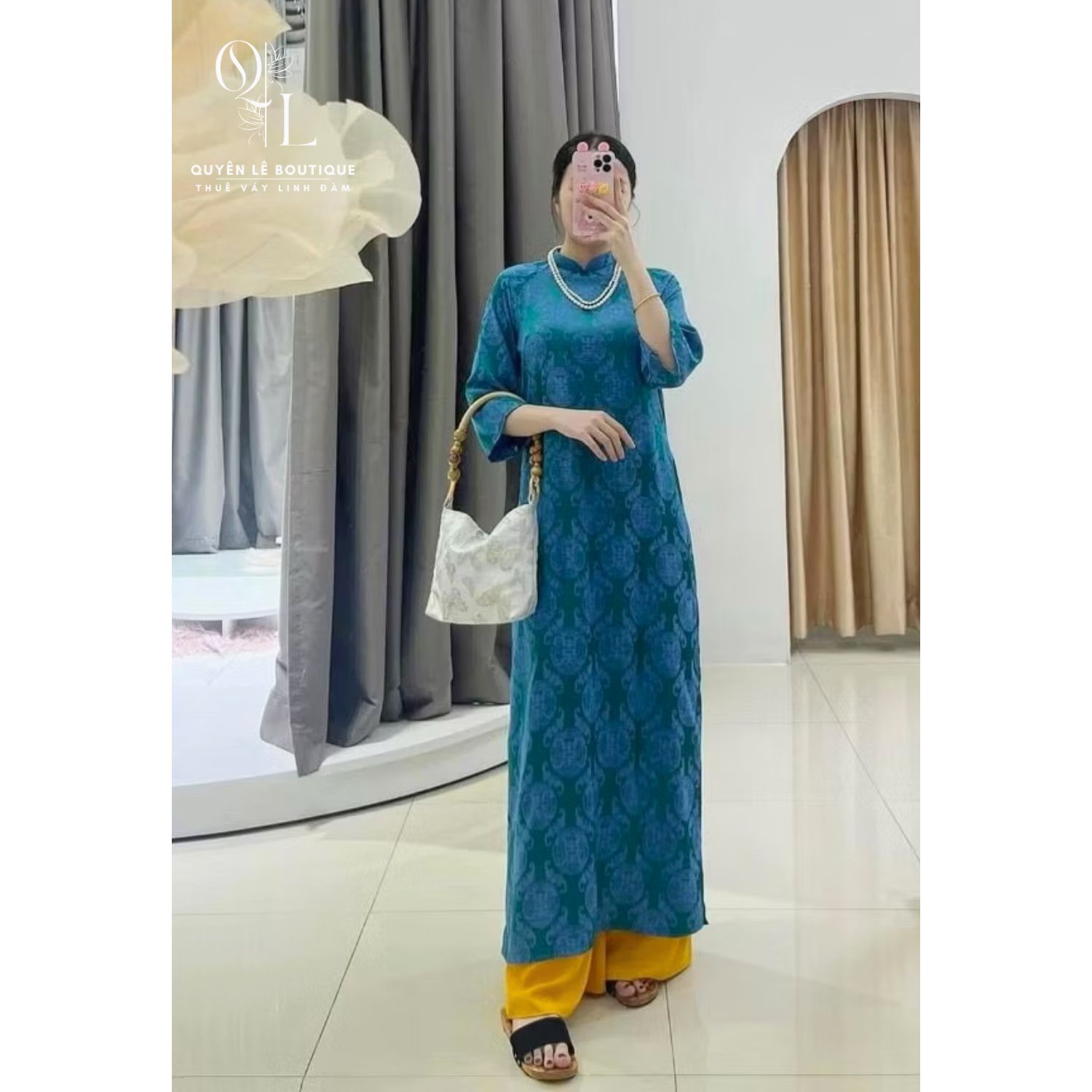 2574 Áo dài xanh gấm