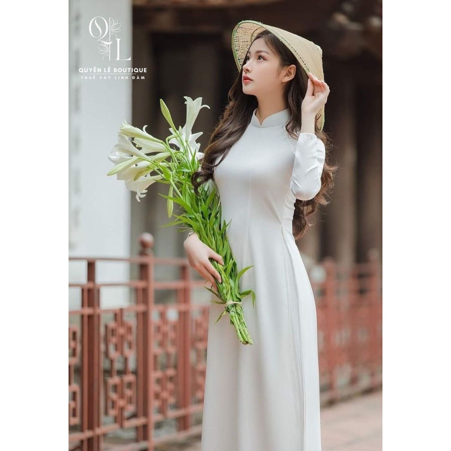 3029 Áo dài trắng dài tay hai tà