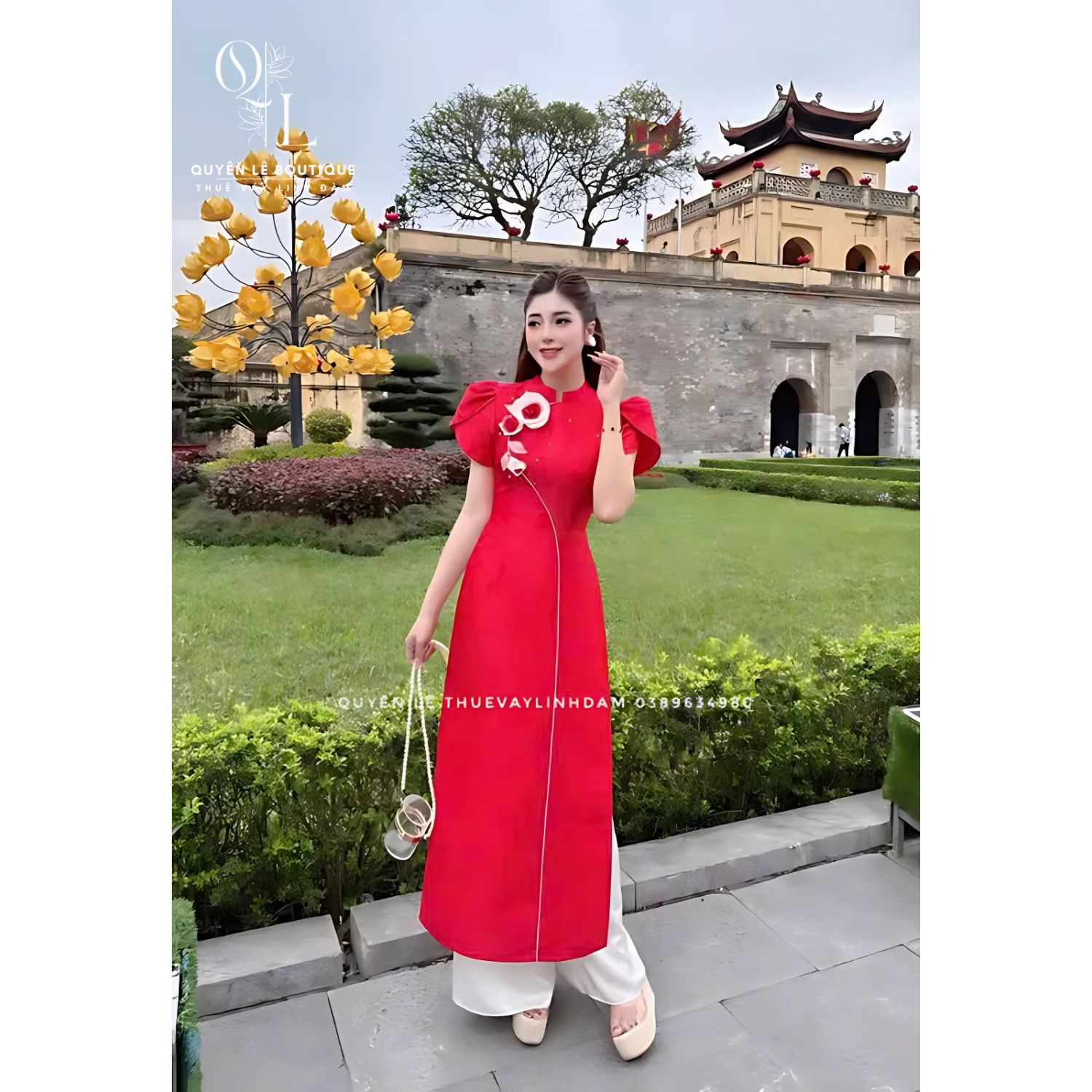531 Áo dài đỏ hoa trắng