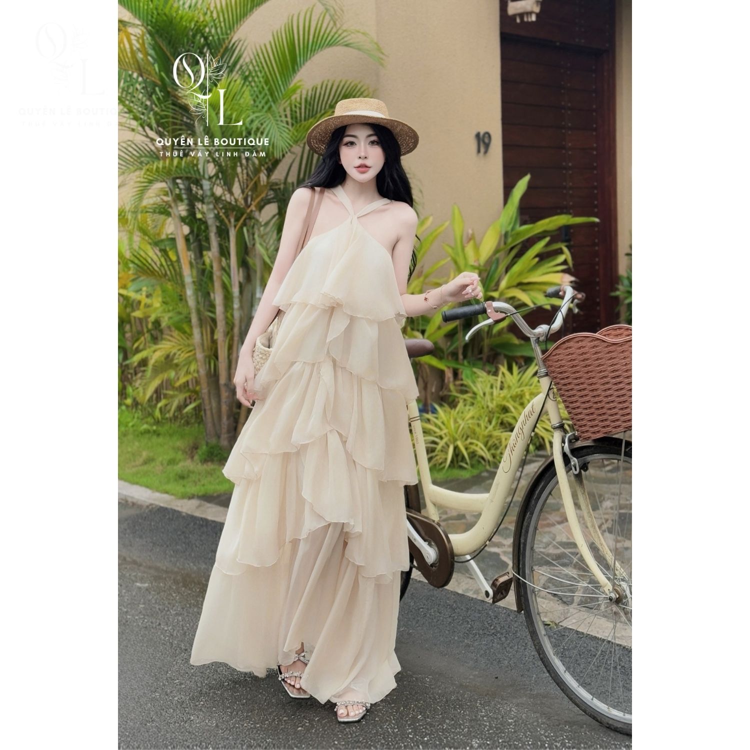 Váy du lịch kem yếm