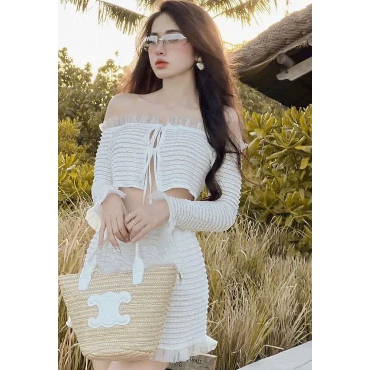 Bikini trắng dài tay trễ vai