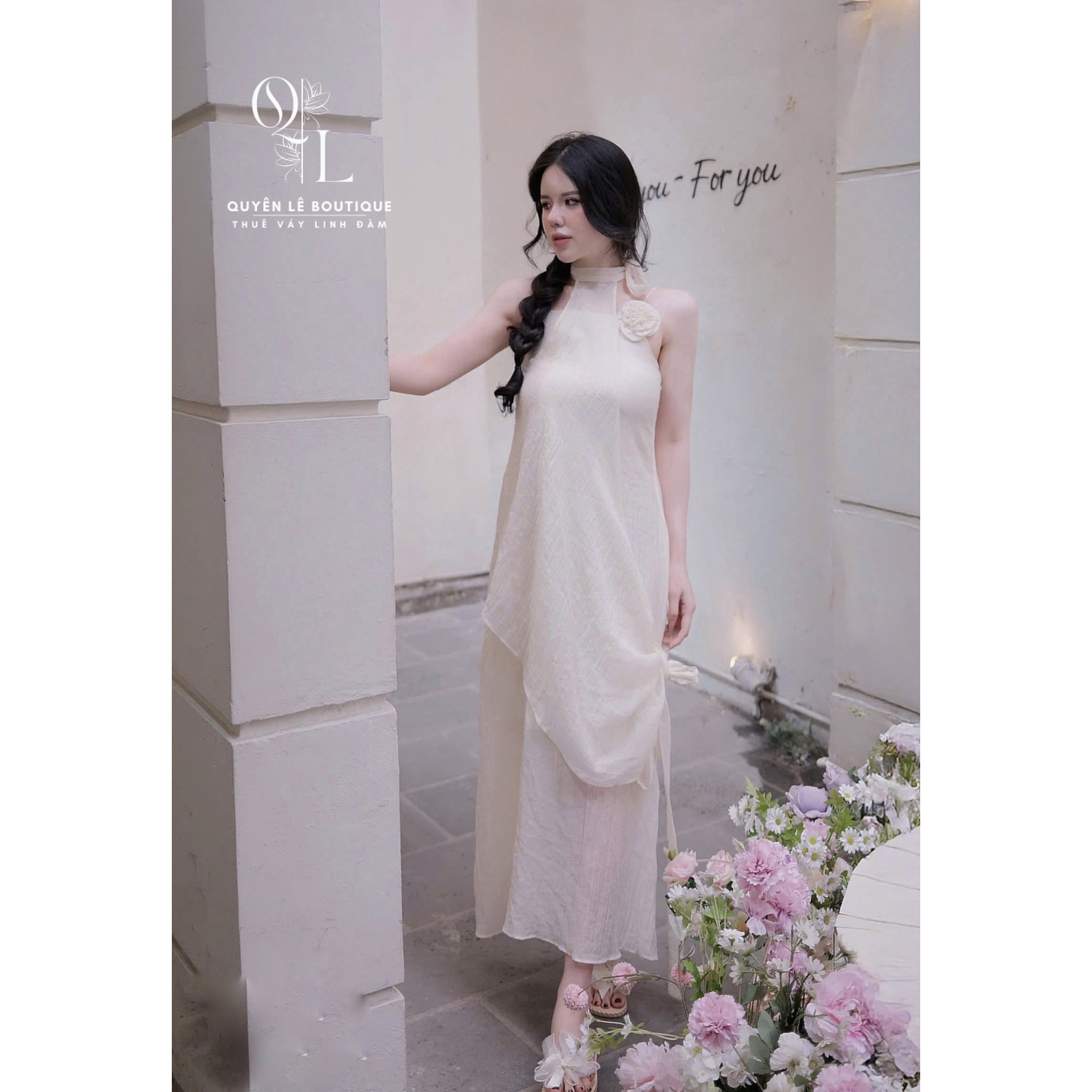 2984 Set váy du lịch kem hai dây kèm áo choàng