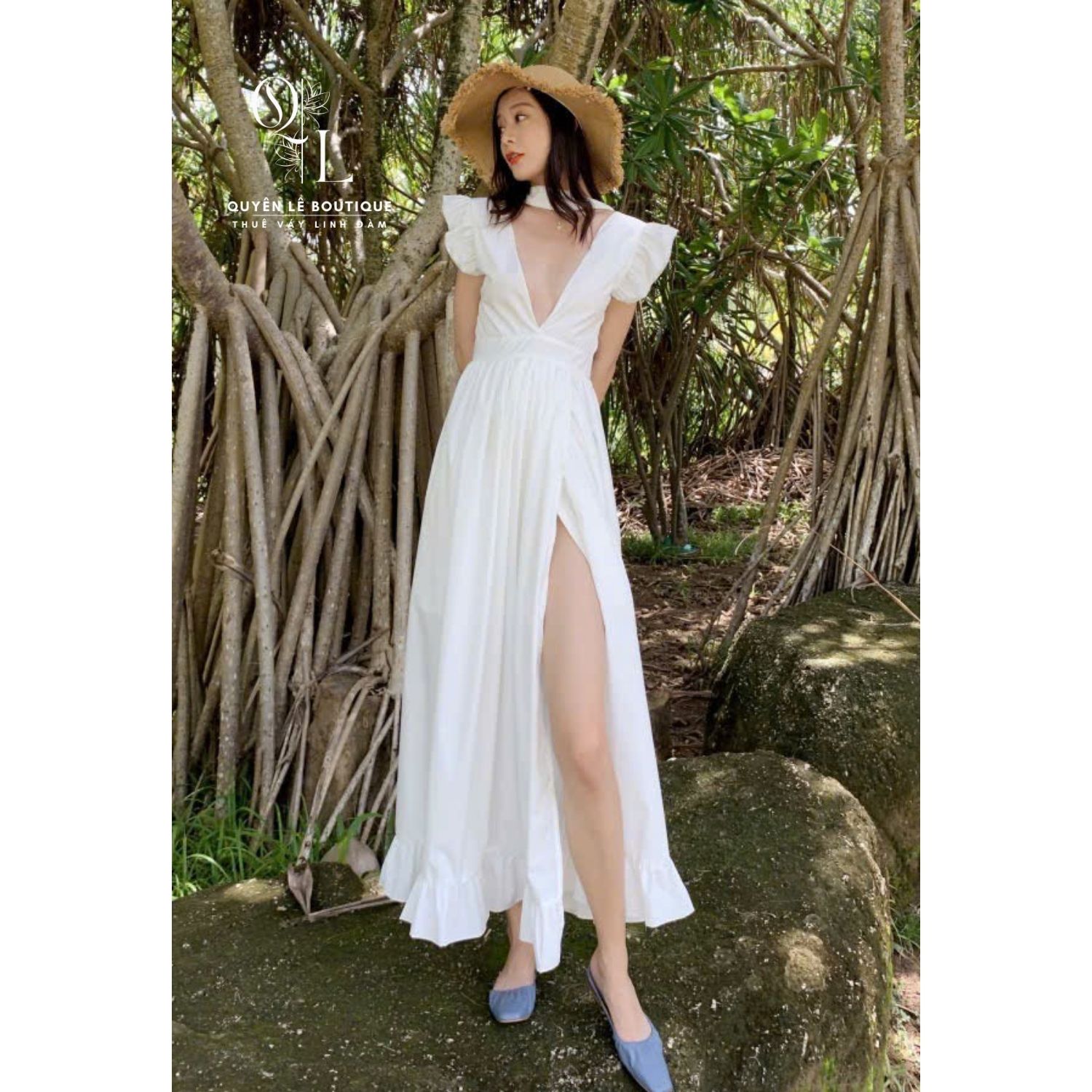 2828 Váy du lịch dài trắng cổ V xẻ tà