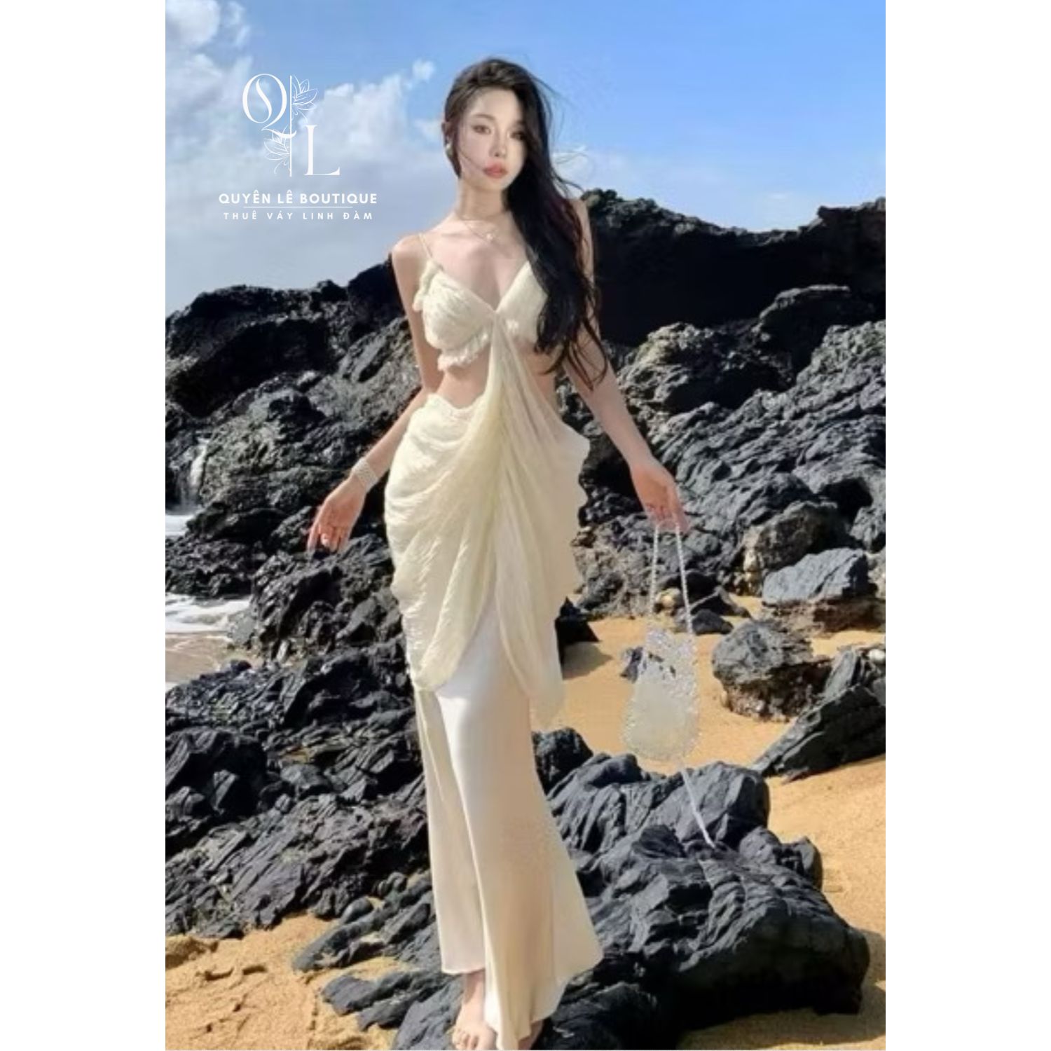1613 Váy du lịch kem 2 dây khoét eo