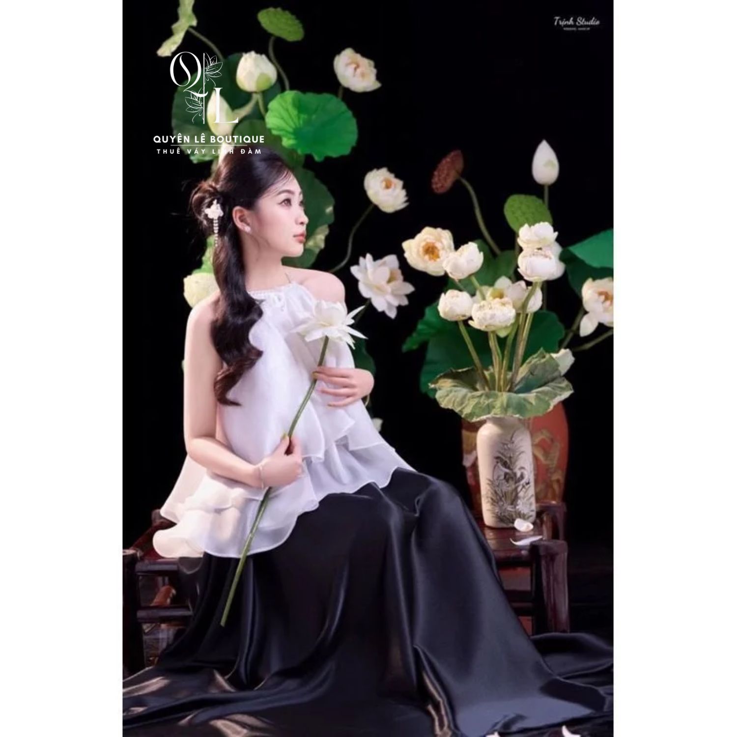 1726 set yếm trắng đen