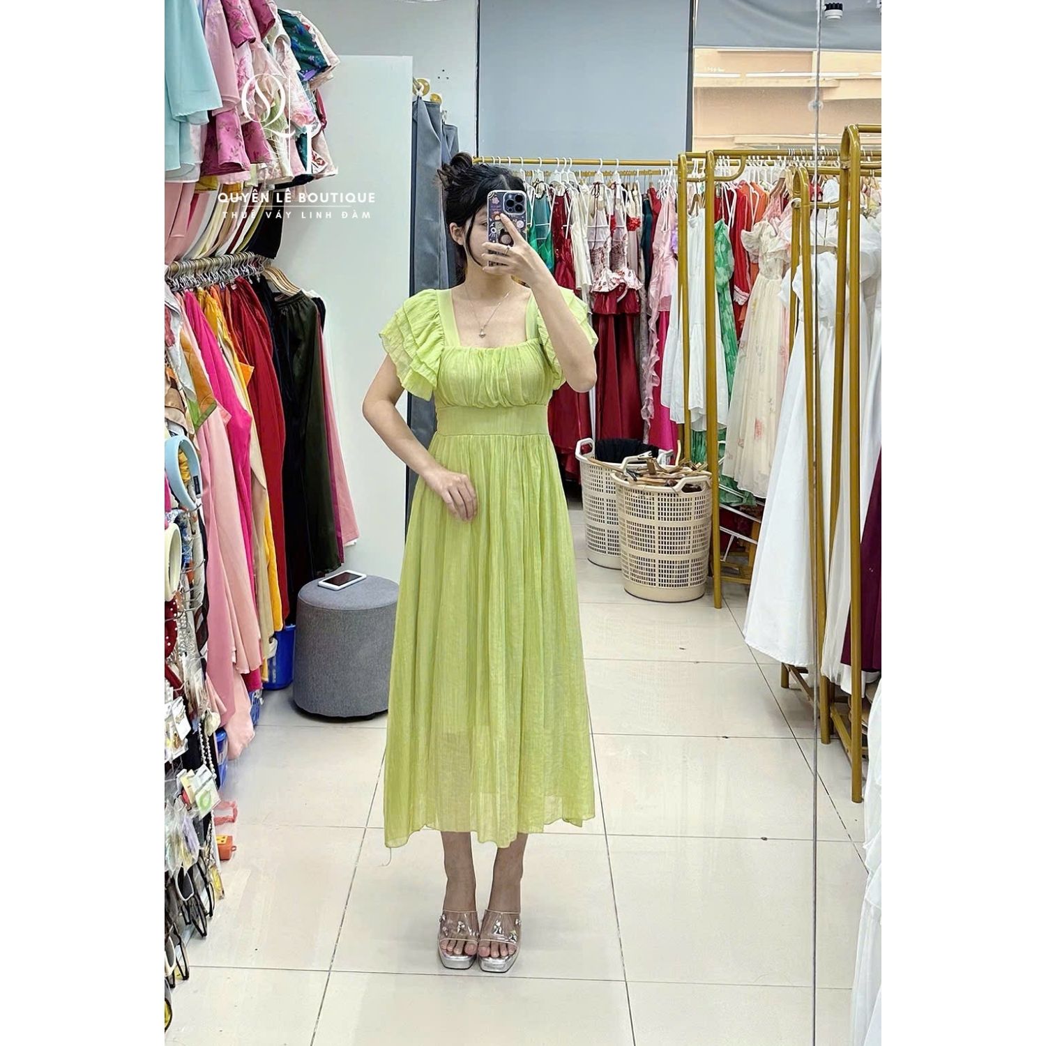 1658 Váy du lịch dài xanh nhạt nhún