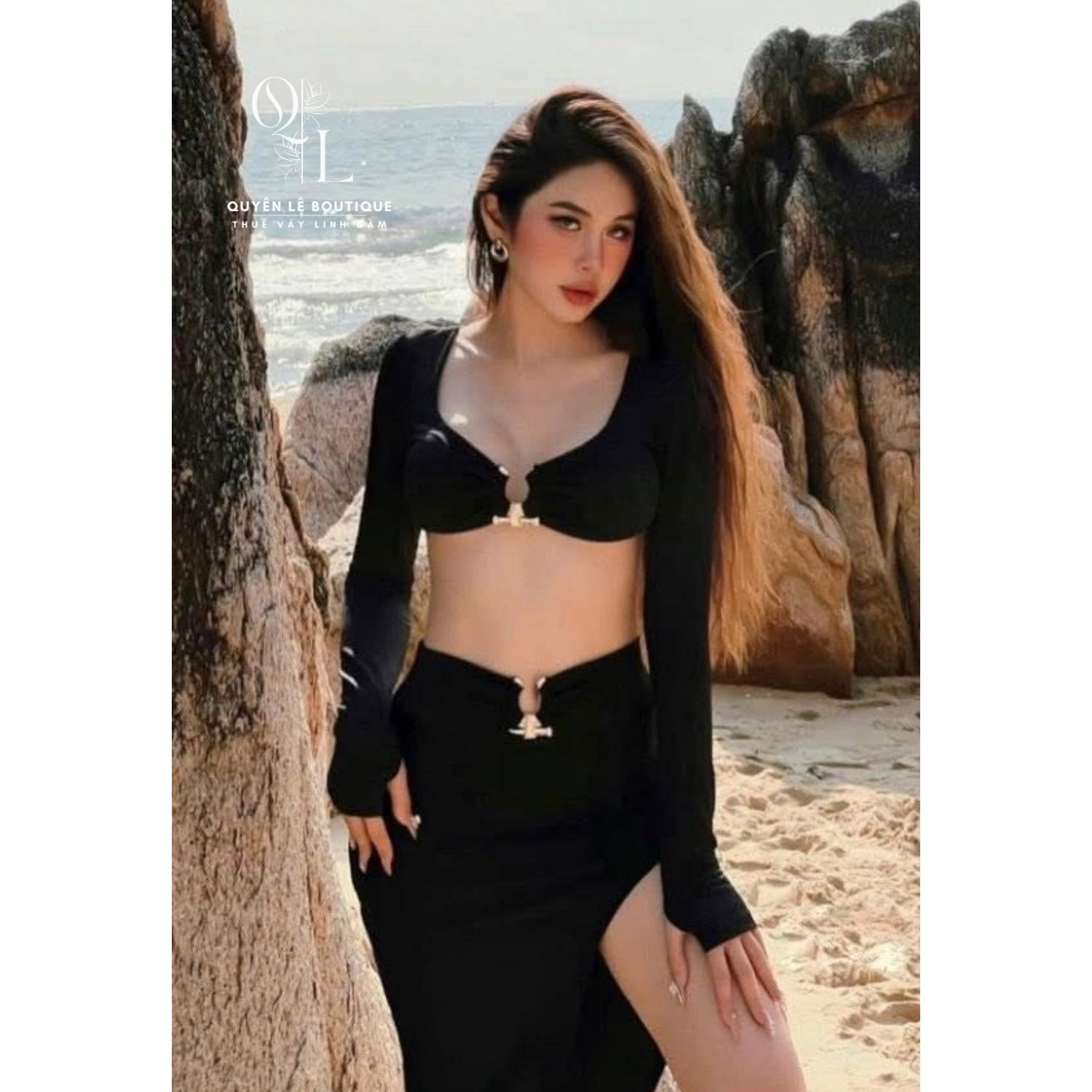 1677 Set bikini xẻ đùi
