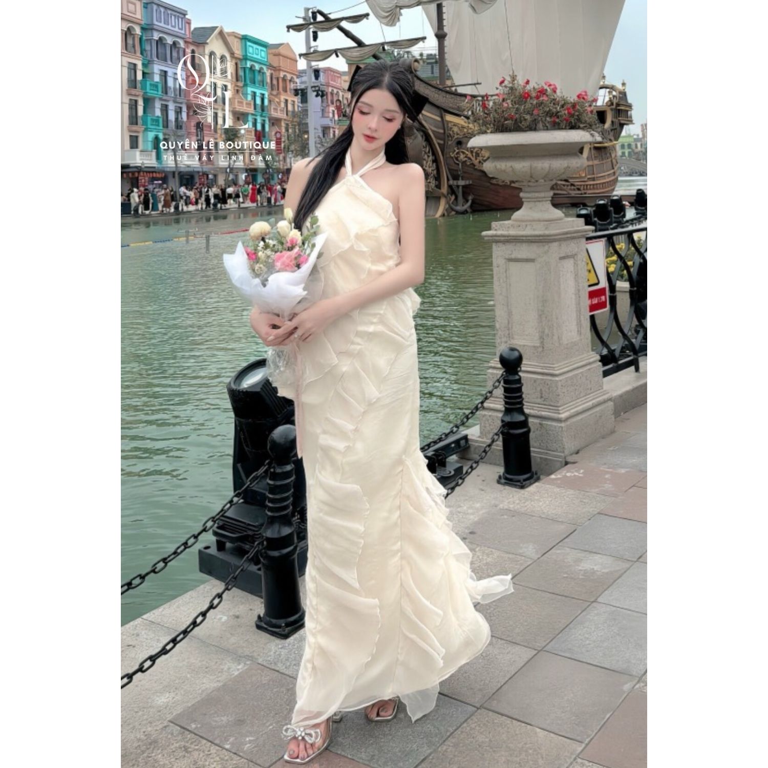 1718 Set váy du lịch dài kem yếm