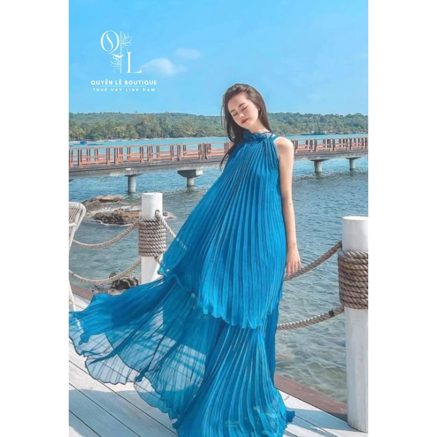 944 Váy du lịch dài xanh cổ yếm
