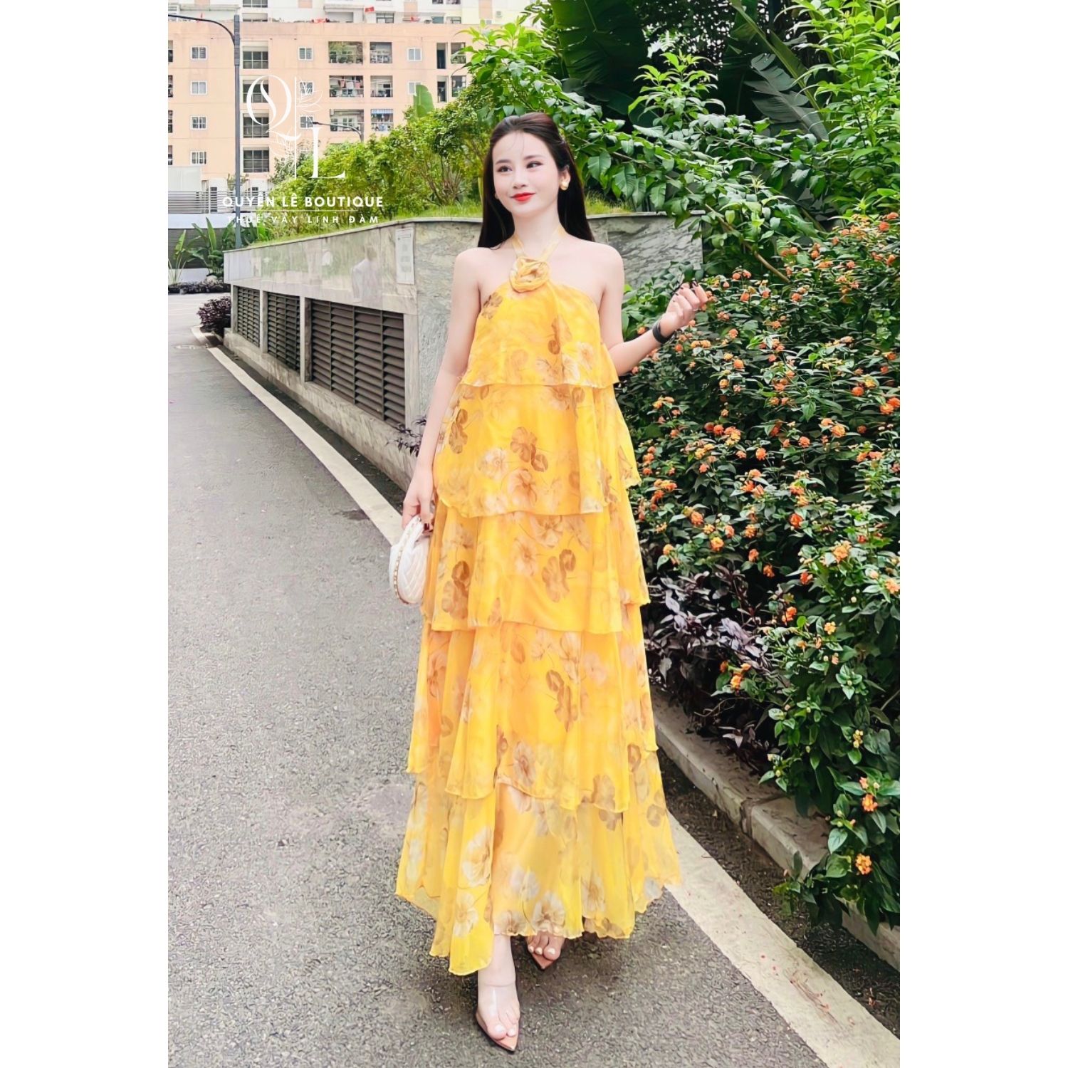 954 Váy du lịch dài vàng yếm
