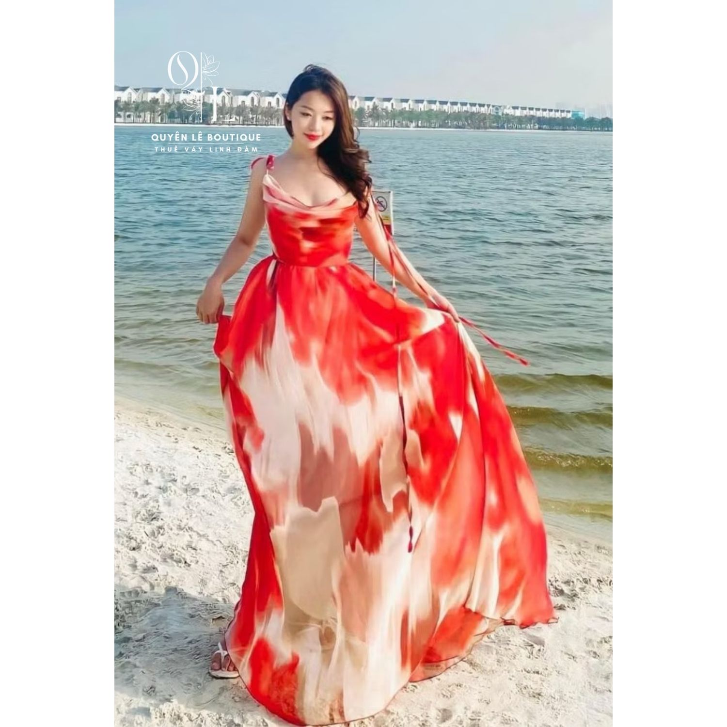 972 Váy du lịch dài đỏ loang trễ cổ