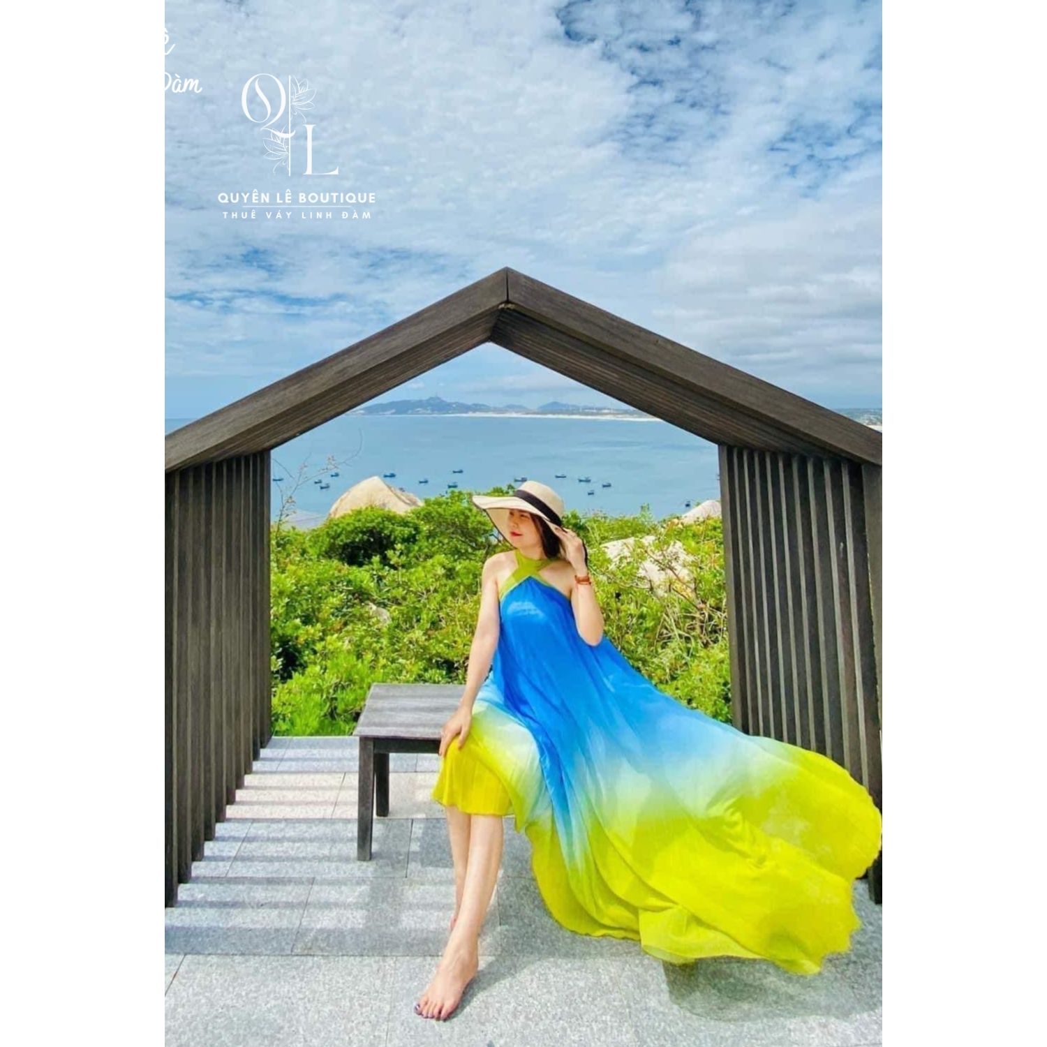 1013 Váy du lịch dài xanh vàng yếm hở lưng