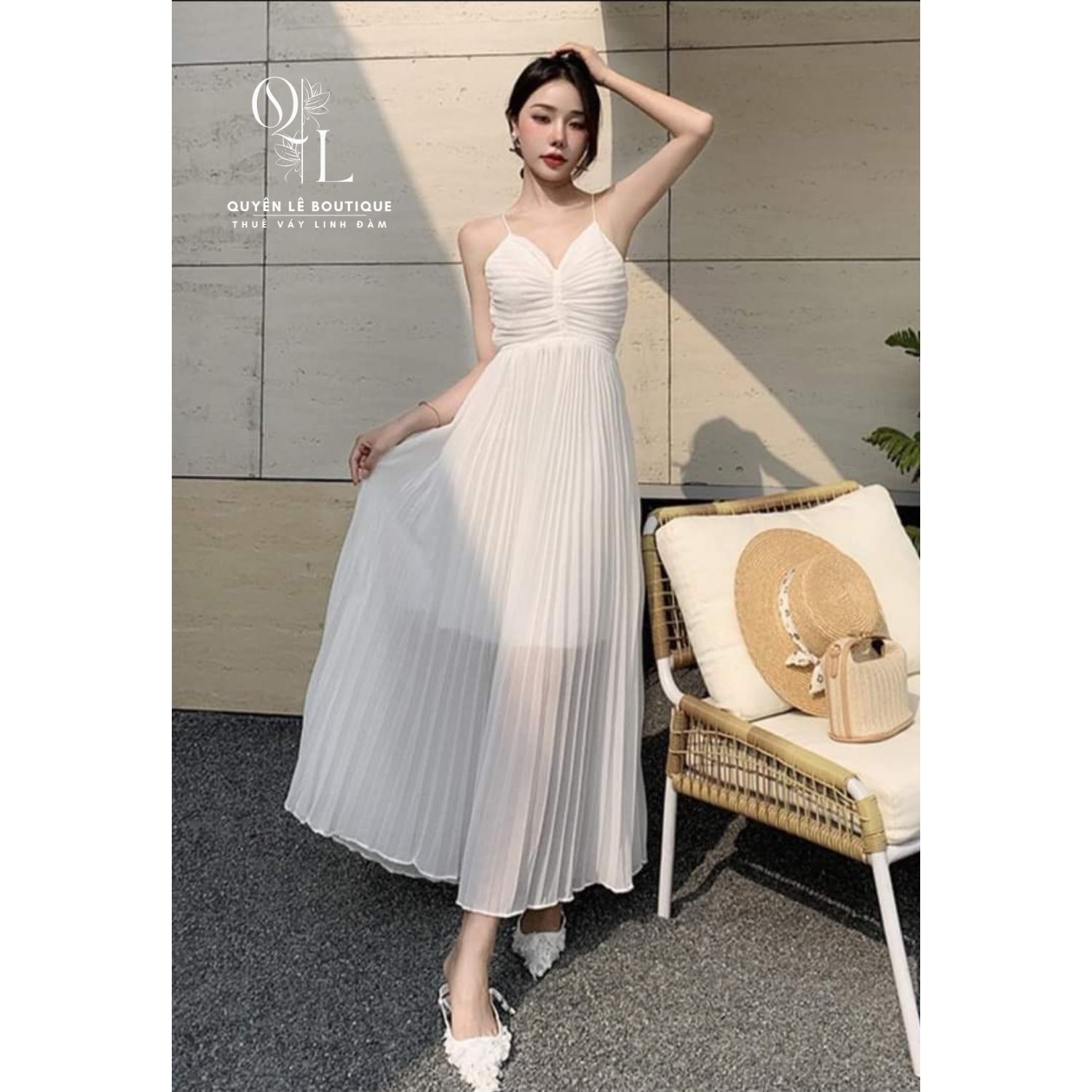 1035 Váy du lịch dài trắng 2 dây xếp ly