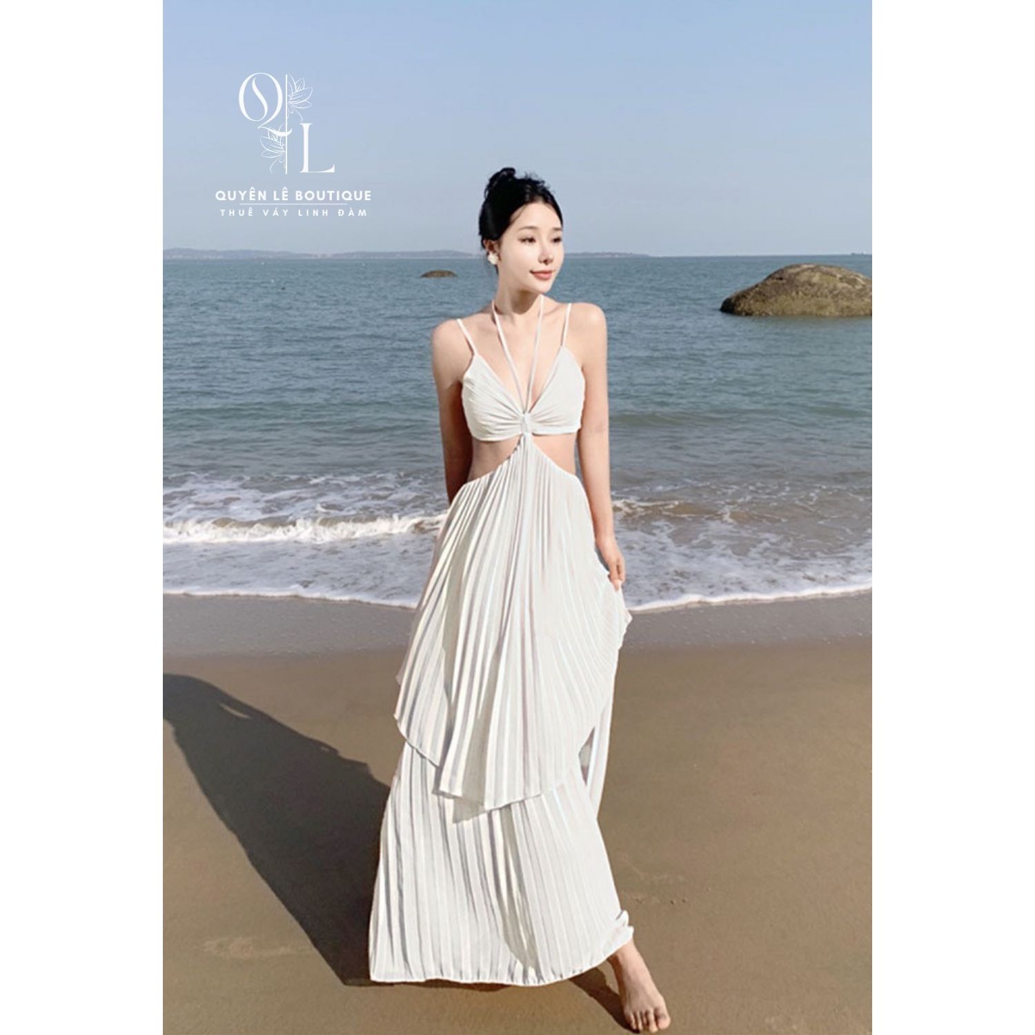 1046 Váy du lịch dài trắng 2 dây khoét lưng