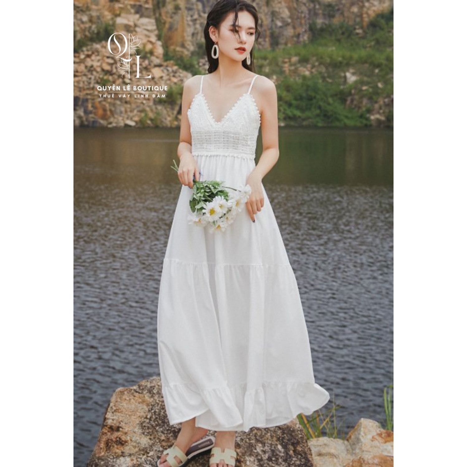 1056 Váy du lịch dài trắng 2 dây đan móc ngực hở lưng