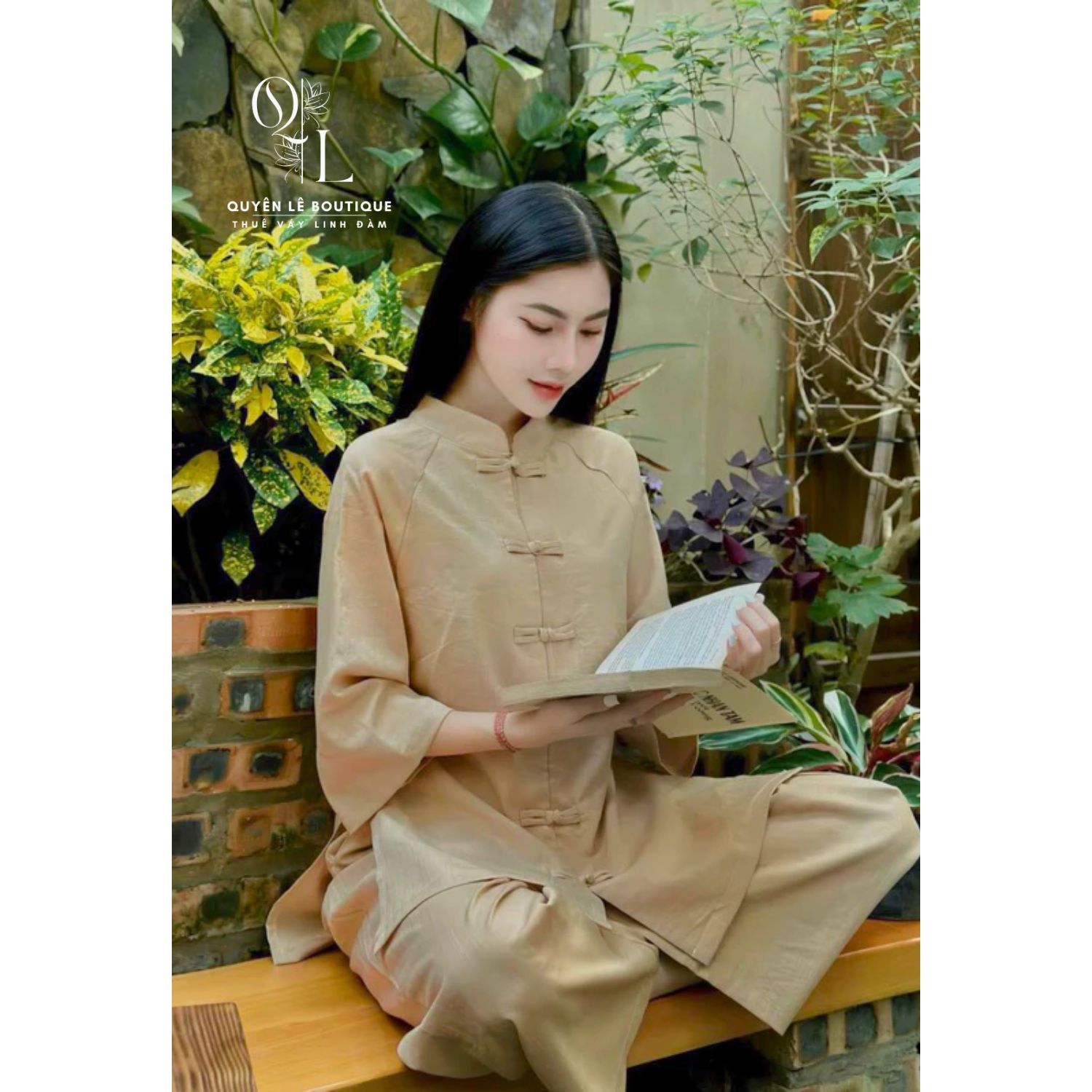 Pháp phục nâu đậm