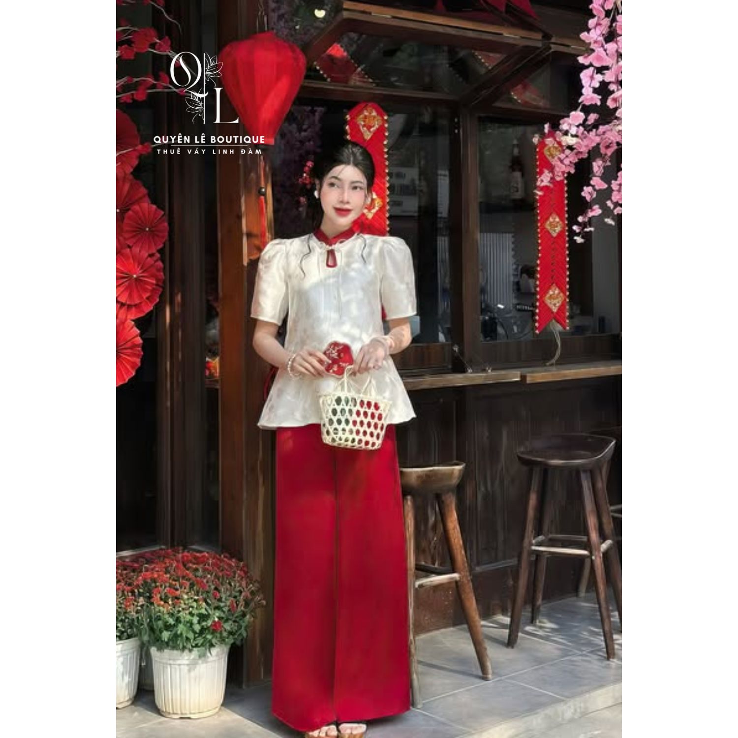 Pháp phục trắng đỏ