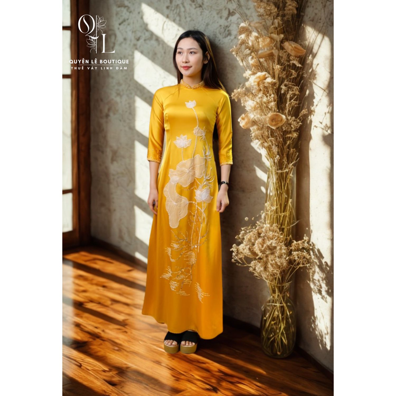718 Áo dài mẹ vàng  size M
