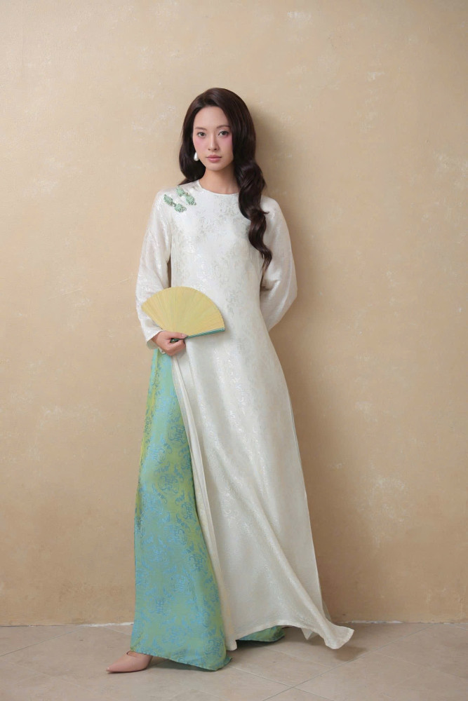 5700 Ad trắng size S,M,L,XL