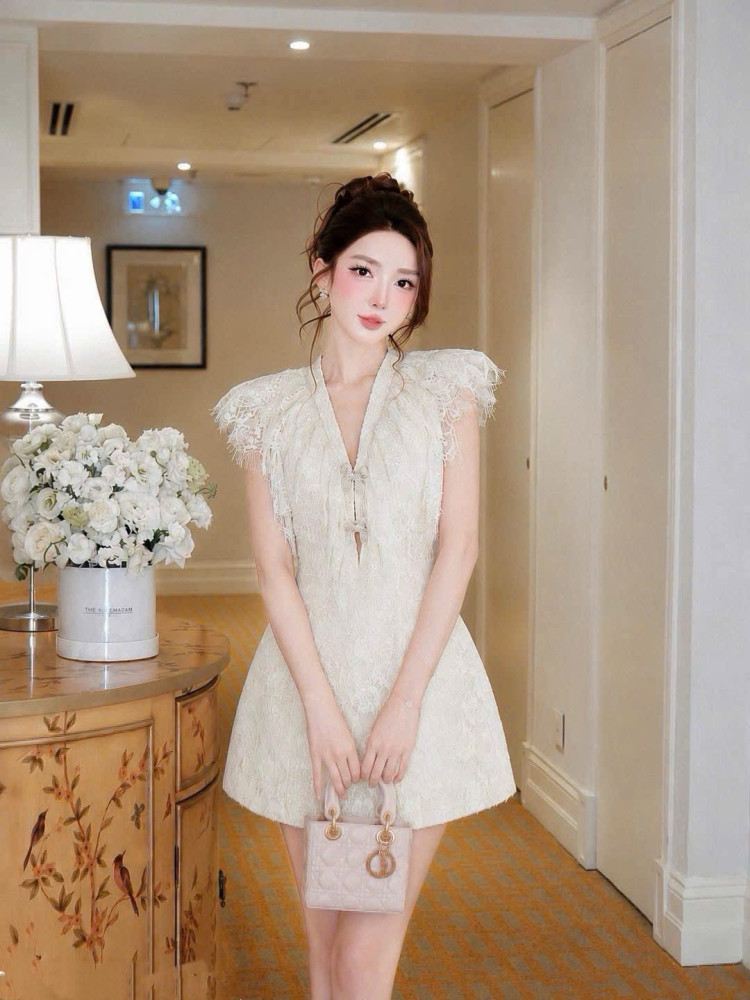 5712 Tn trắng size S,L