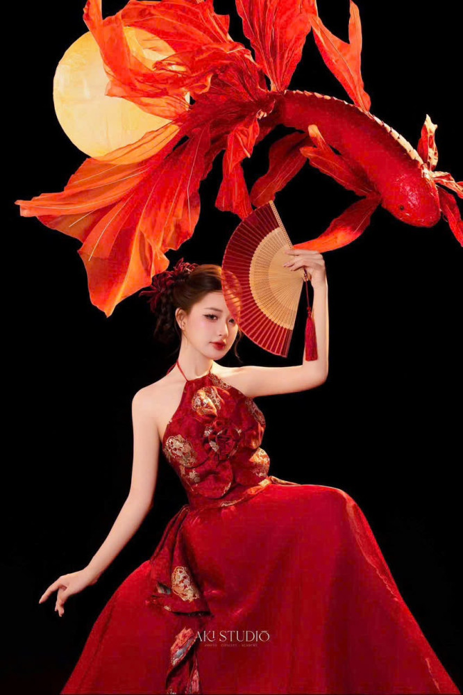 5752 yếm đỏ