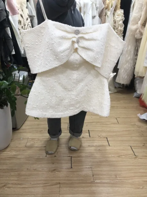 372 cc áo kem 2 dây trễ vai size S